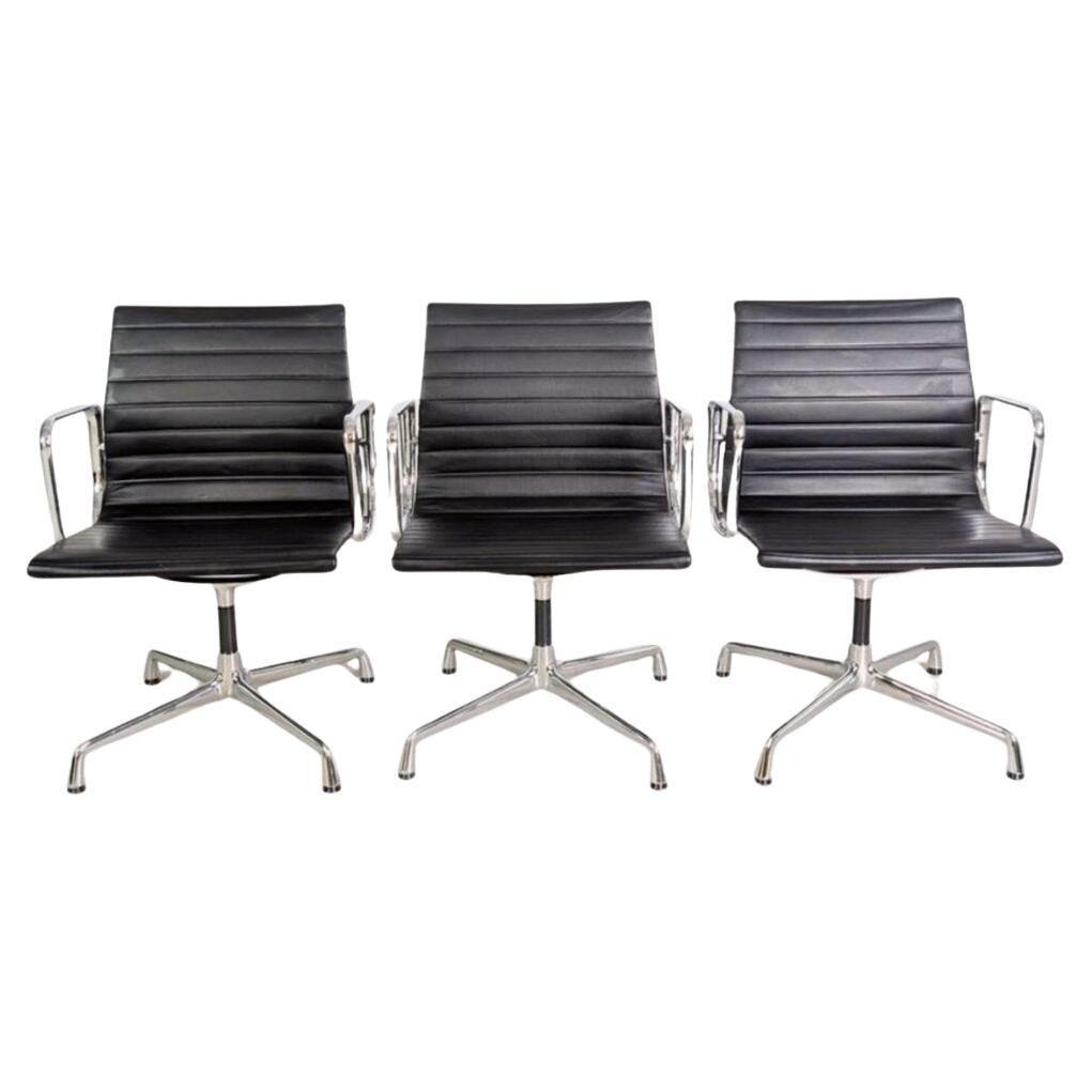 Original 1x Vitra Charles & Ray Eames Stuhl EA 108 Leder schwarz For Sale