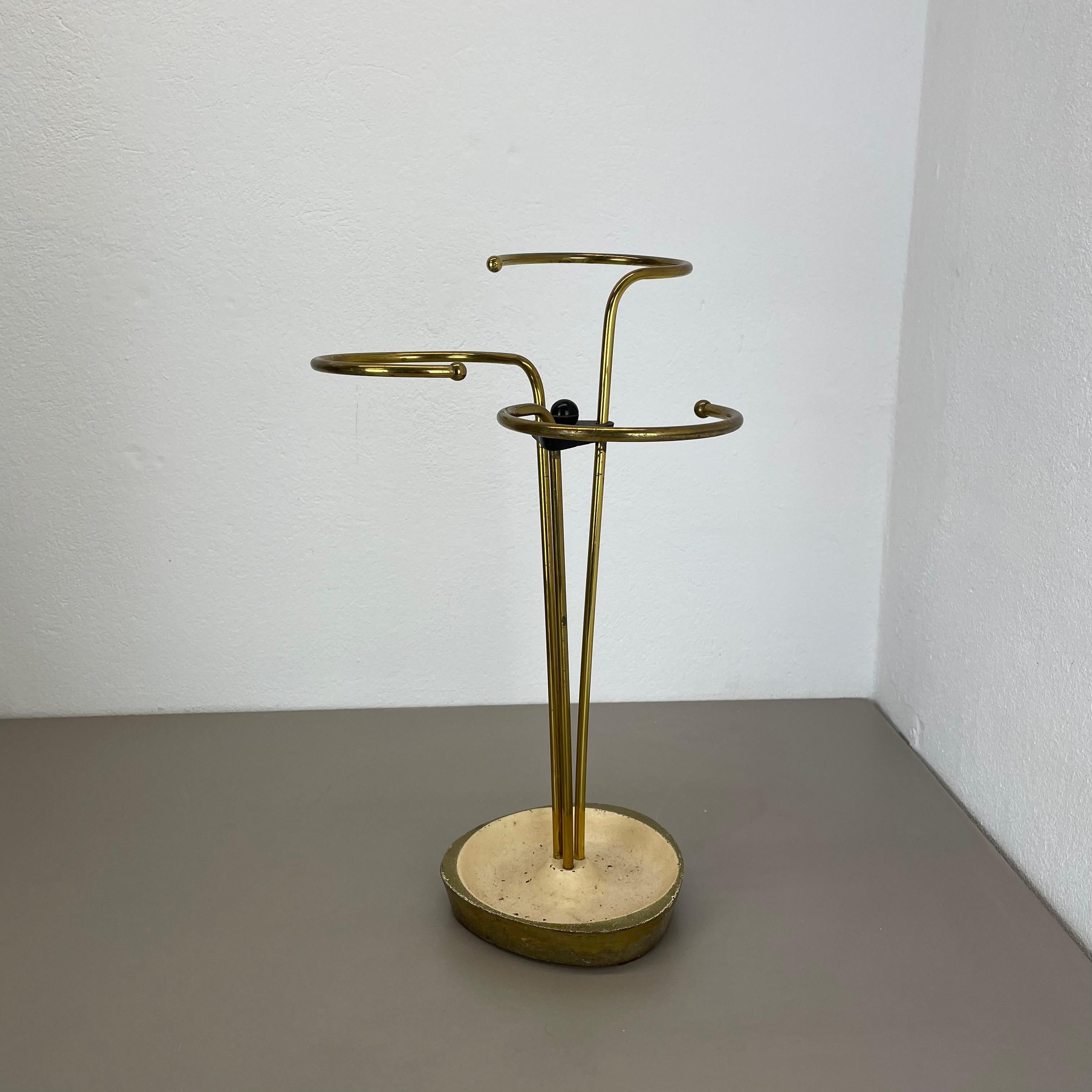 Original 48cm Swirl Metal Brass Modernist Bauhaus Umbrella Stand Germany, 1950s In Good Condition For Sale In Kirchlengern, DE