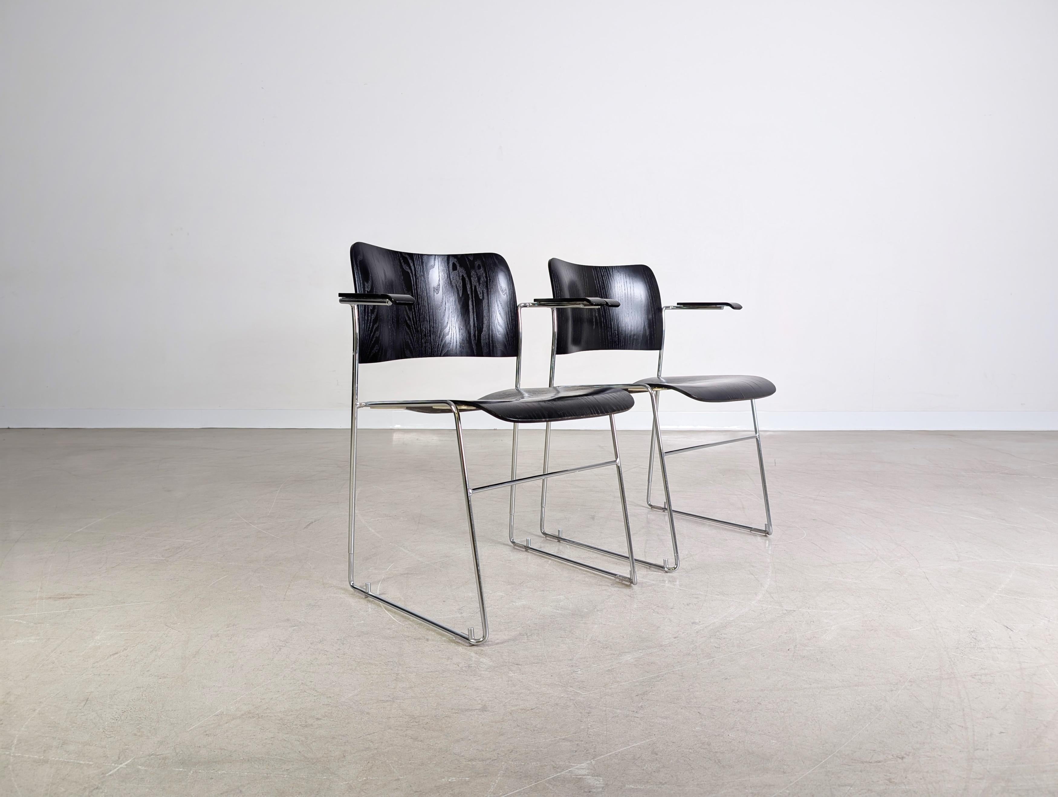 Mid-Century Modern Original 4er Set Howe 40/4 Stuhl David Rowland Midcentury Stapelstuhl For Sale