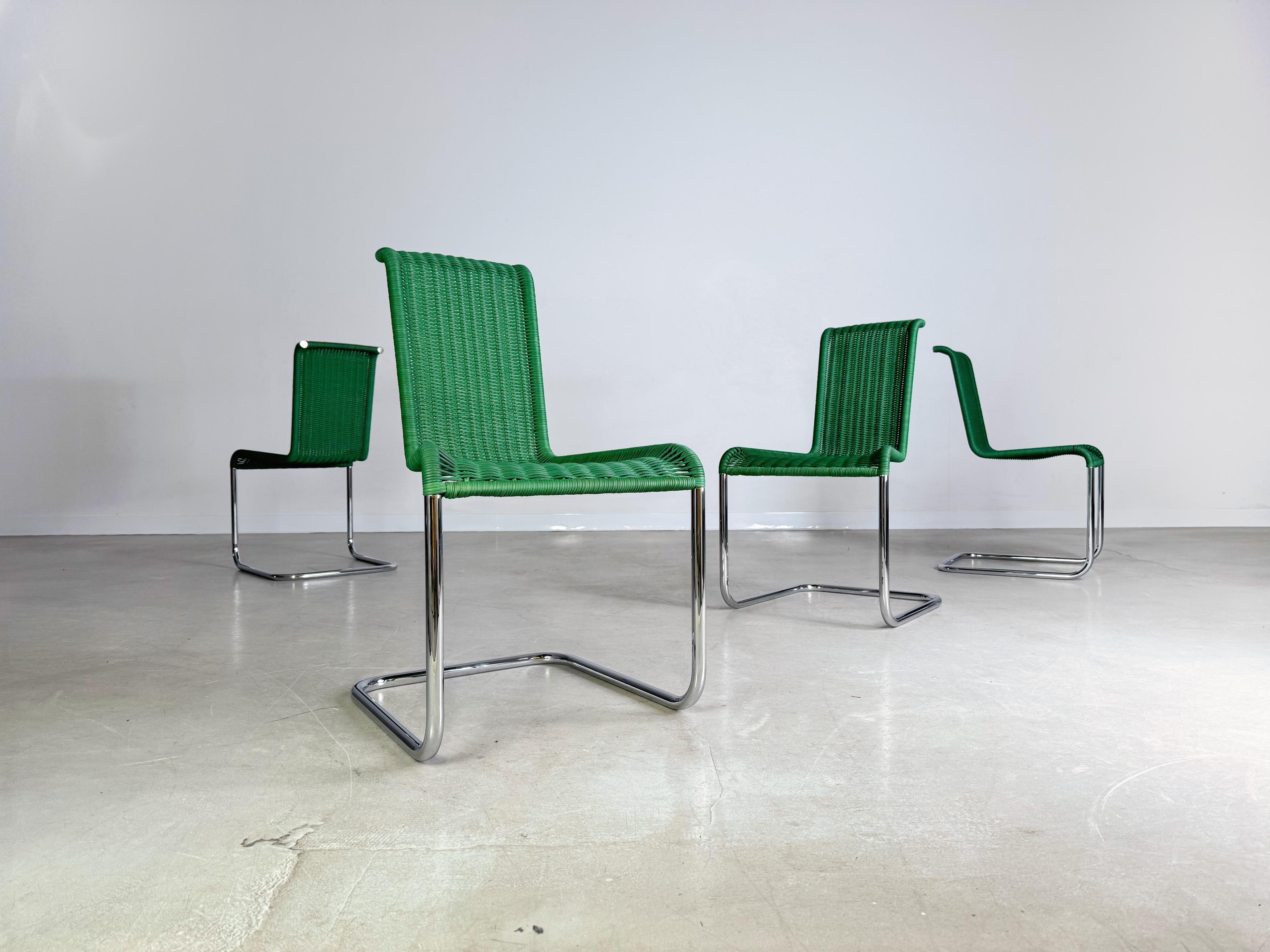 Wir bieten ein wunderschönes 4er Set B20 Kragstühle von Tecta in einem seltenen grün zum Verkauf an. Ce design a été créé par Jean Prouvé et est aujourd'hui un des plus grands classiques du design. Le prix s'applique à la quatrième série.

Zustand :