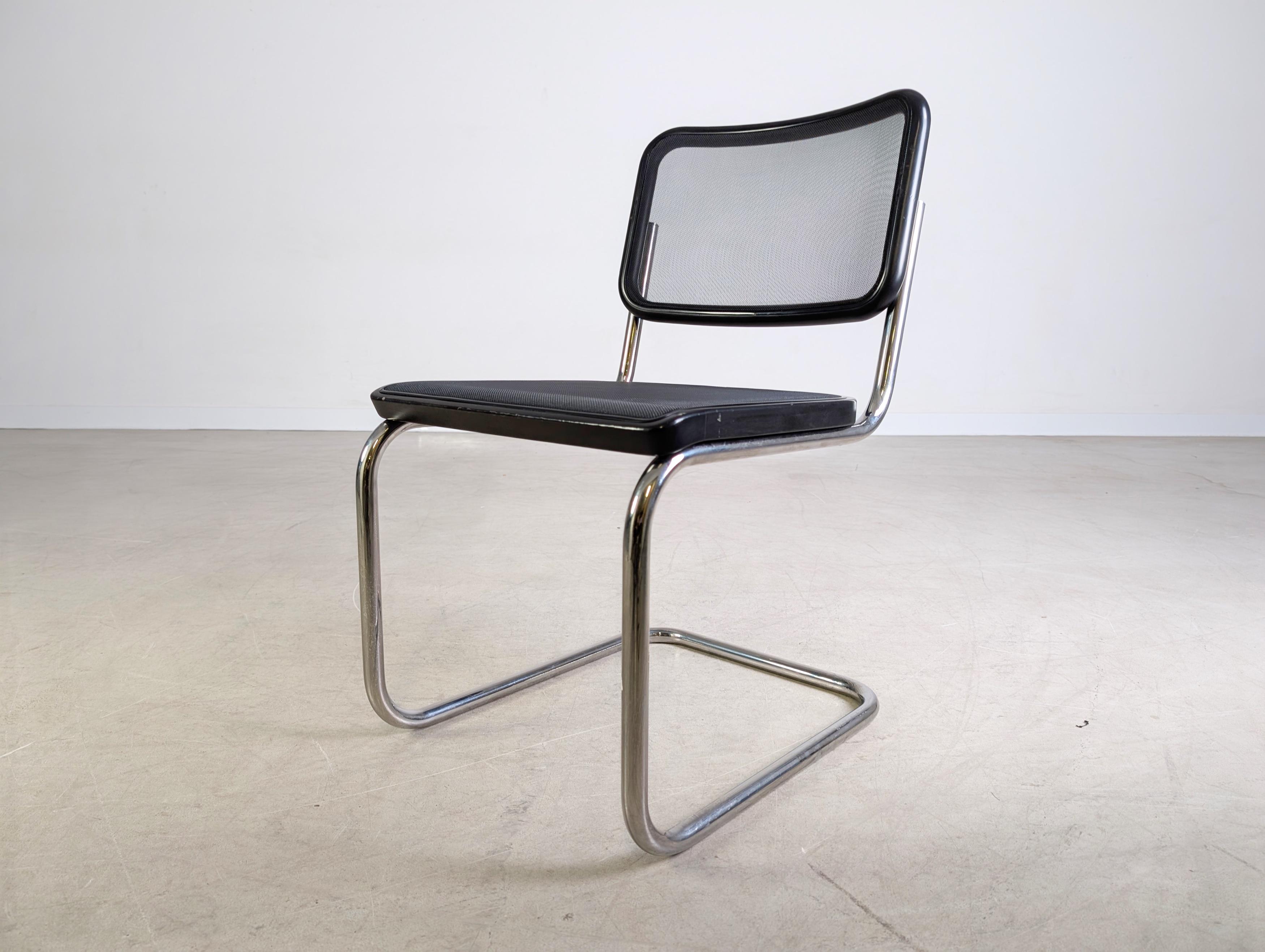 Original 4er Set Thonet Stuhl S32N Netz Mesh Design Freischwinger Bon état - En vente à Berlin, DE