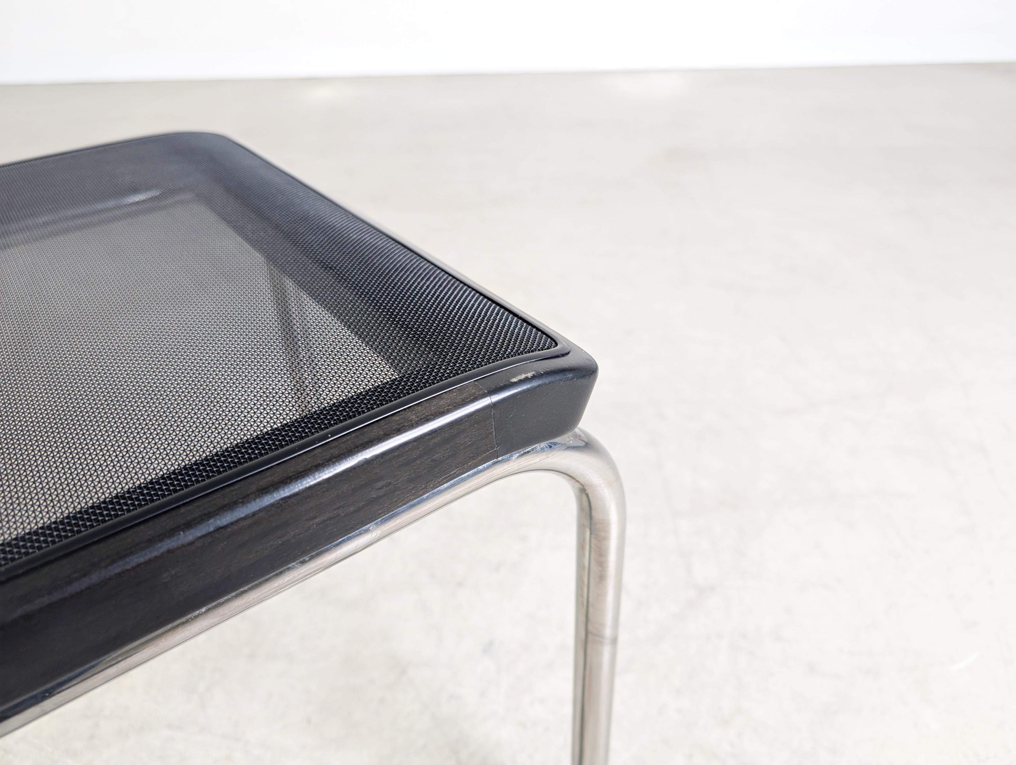 Aluminium Original 4er Set Thonet Stuhl S32N Netz Mesh Design Freischwinger en vente