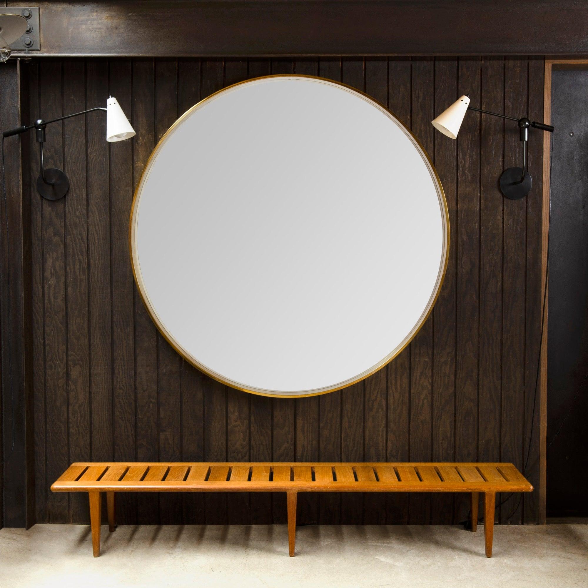 Le miroir rond minimaliste original, usiné et formé à partir de 1/2