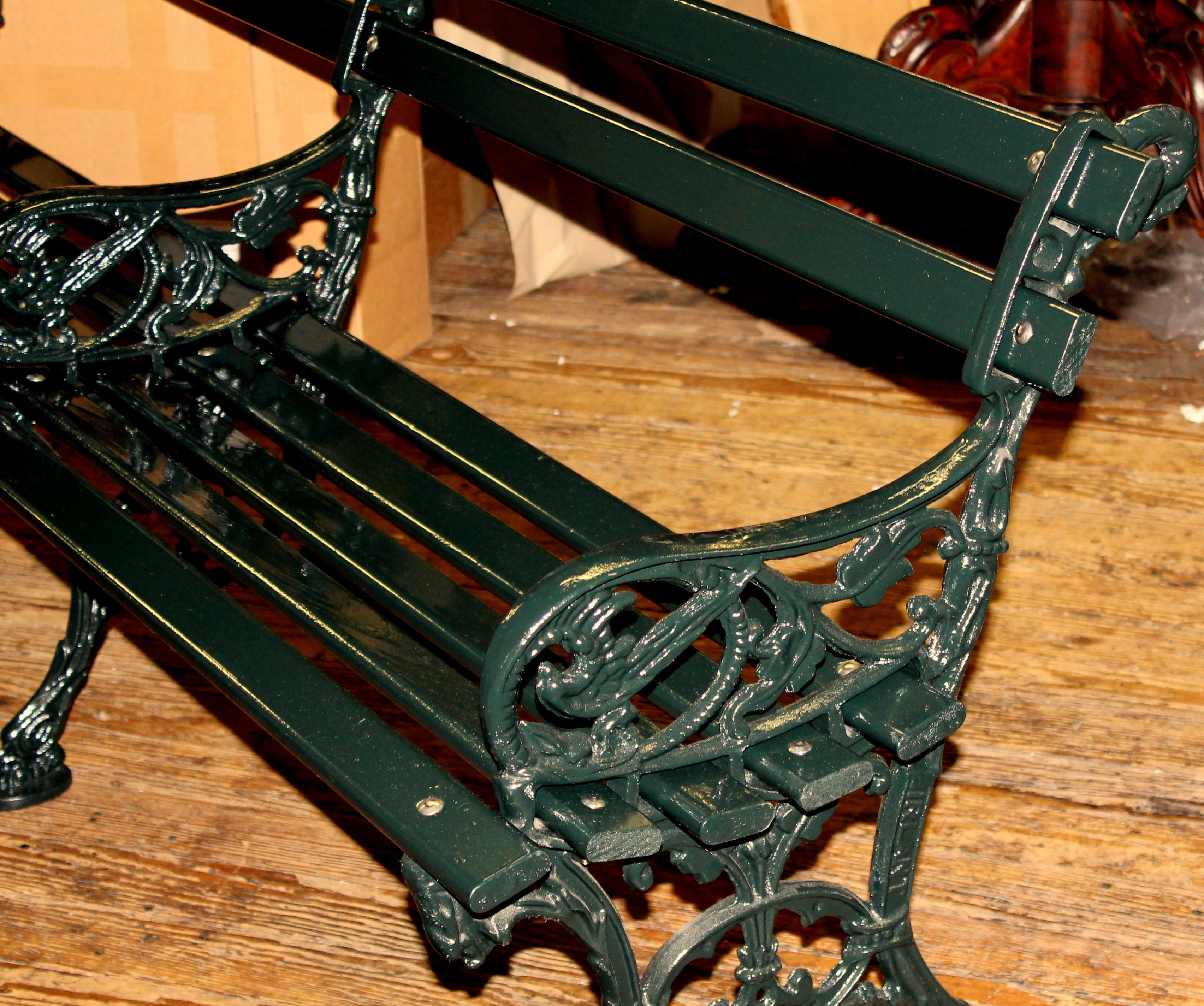 Banc d'origine Charleston en fonte et cyprès peint, de 6 pieds double en vente 5