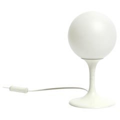 Original 60er Jahre Tischlampe aus weißem Metall von Max Bill für Temde mit Opalglasschirm