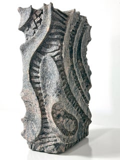 Scultura astratta modernista originale in granito, rilievo organico intagliato a mano anni '70