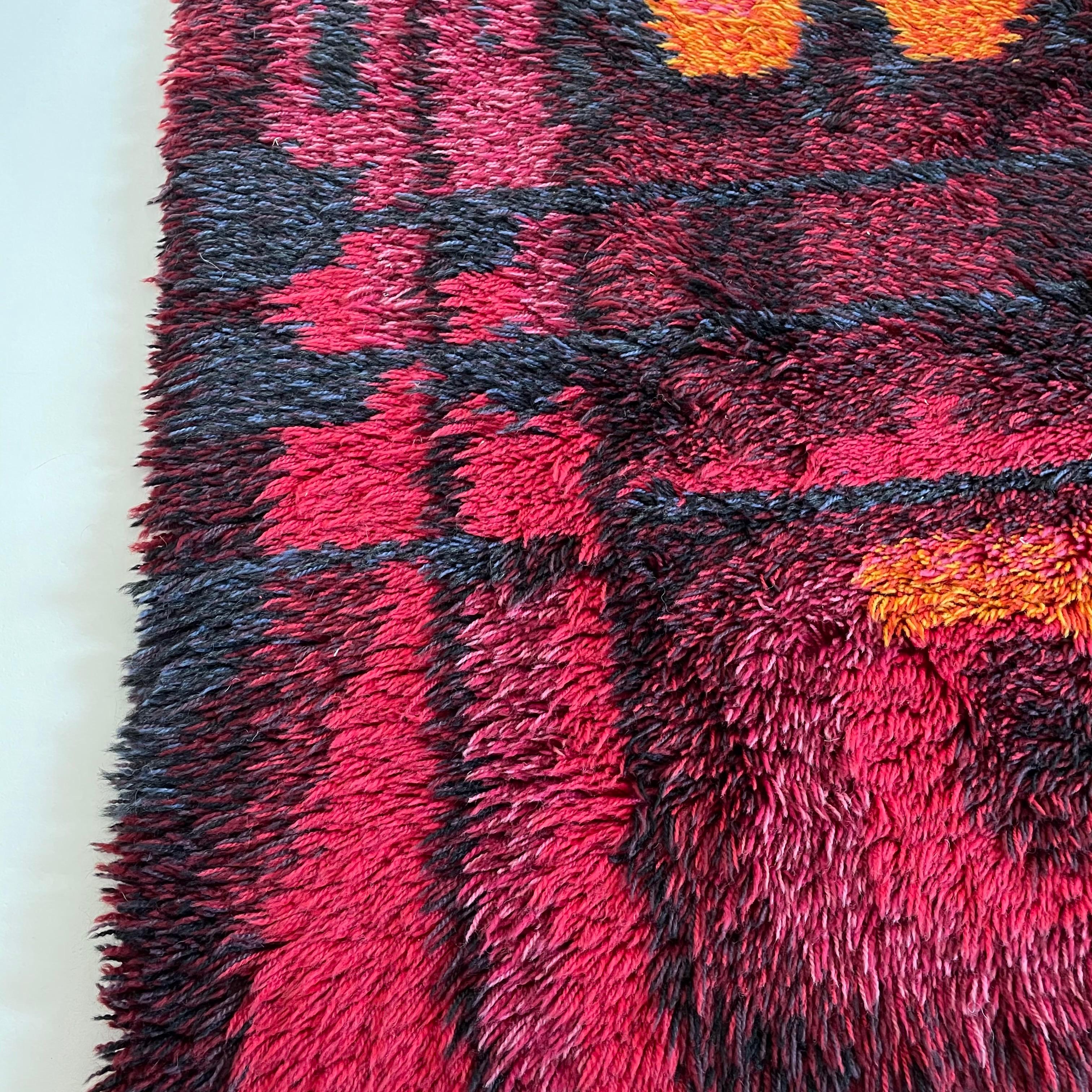 Original Abstract Scandinavian High Pile Abstract Rya Rug Carpet, Sweden, 1960s In Good Condition For Sale In Kirchlengern, DE