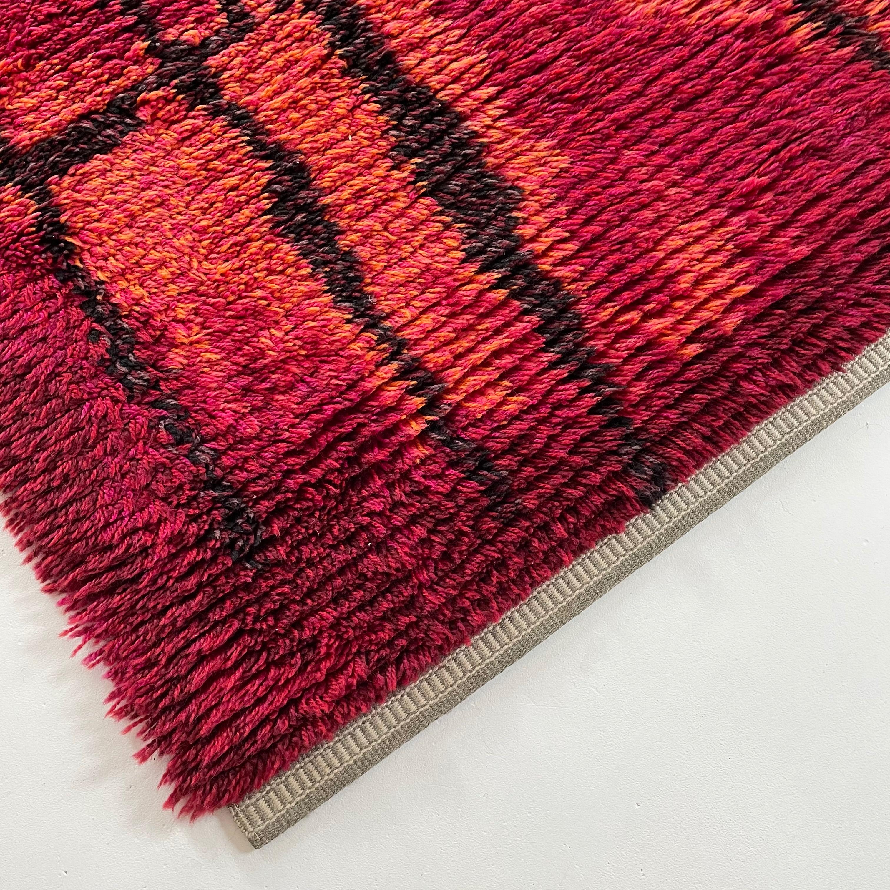 Tapis Rya scandinave abstrait original à poils longs en rgryte, Suède, années 1960 en vente 6