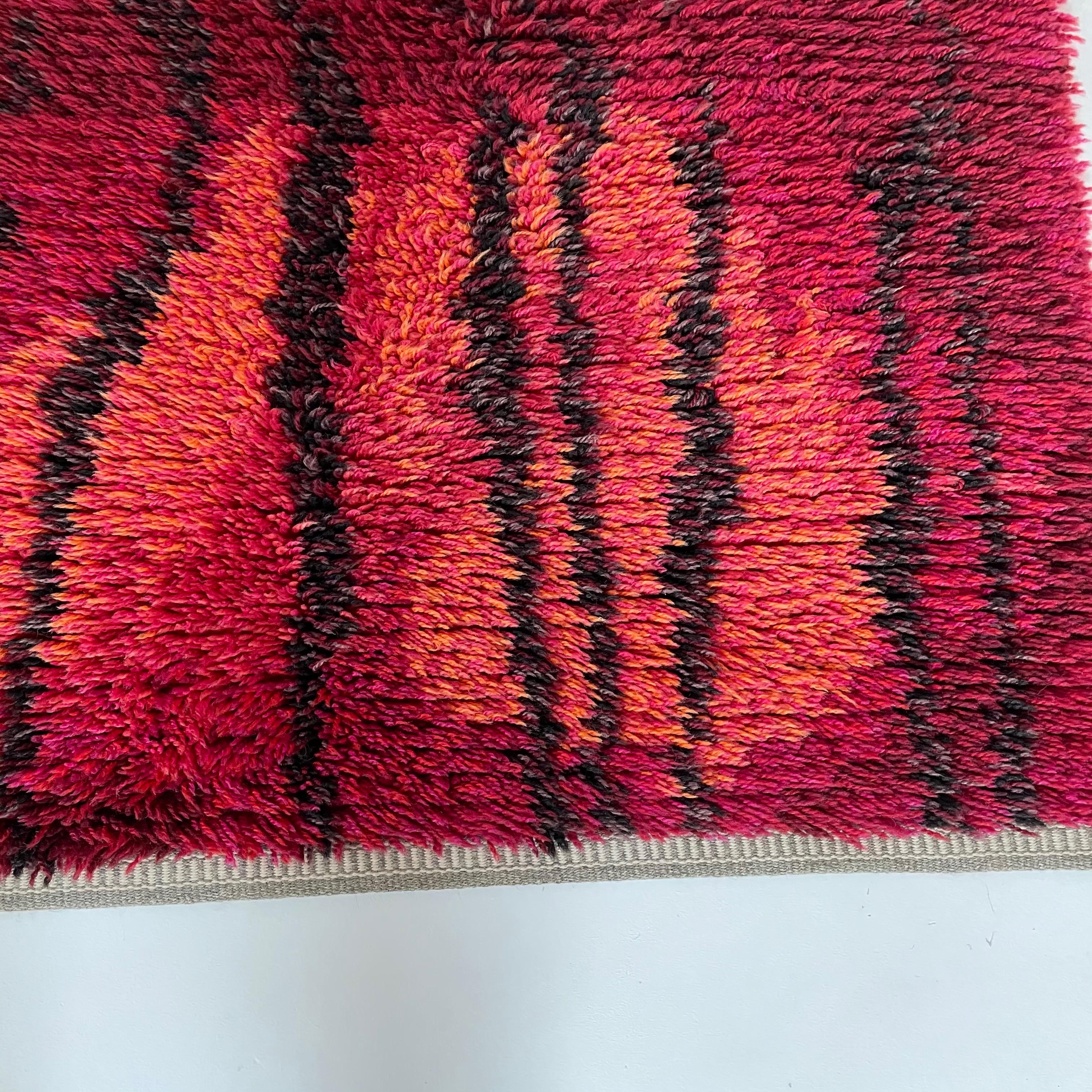 Tapis Rya scandinave abstrait original à poils longs en rgryte, Suède, années 1960 Bon état - En vente à Kirchlengern, DE