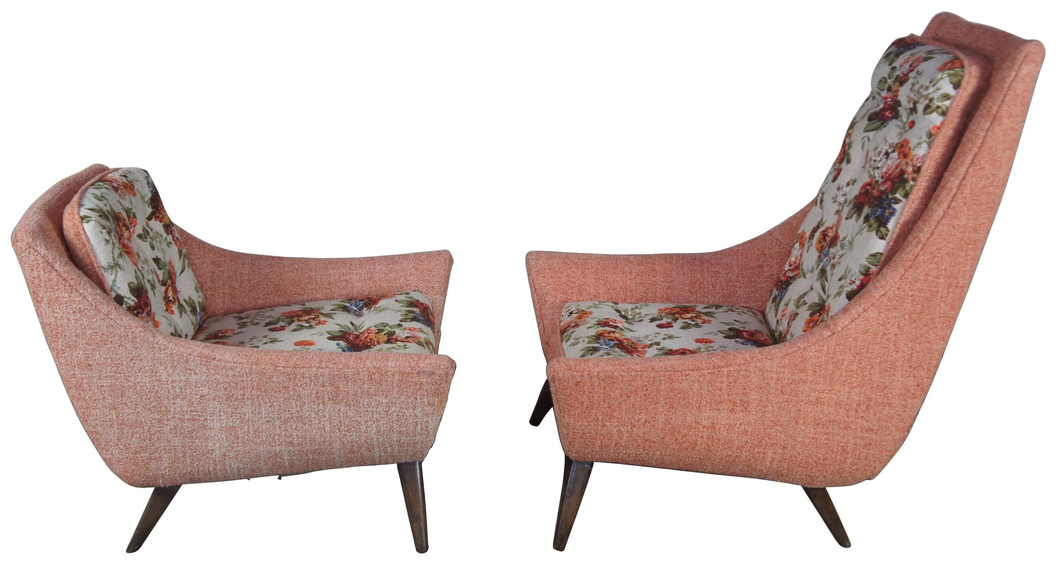 Original Adrian Pearsall his & hers lounge chairs Mid-Century Modern atomic

Adrian Pearsall Mid-Century Modern 1960s lounge chairs. Upholstered in a peach color with floral cushions, resting upon walnut legs/feet.

Measures: Tall 32