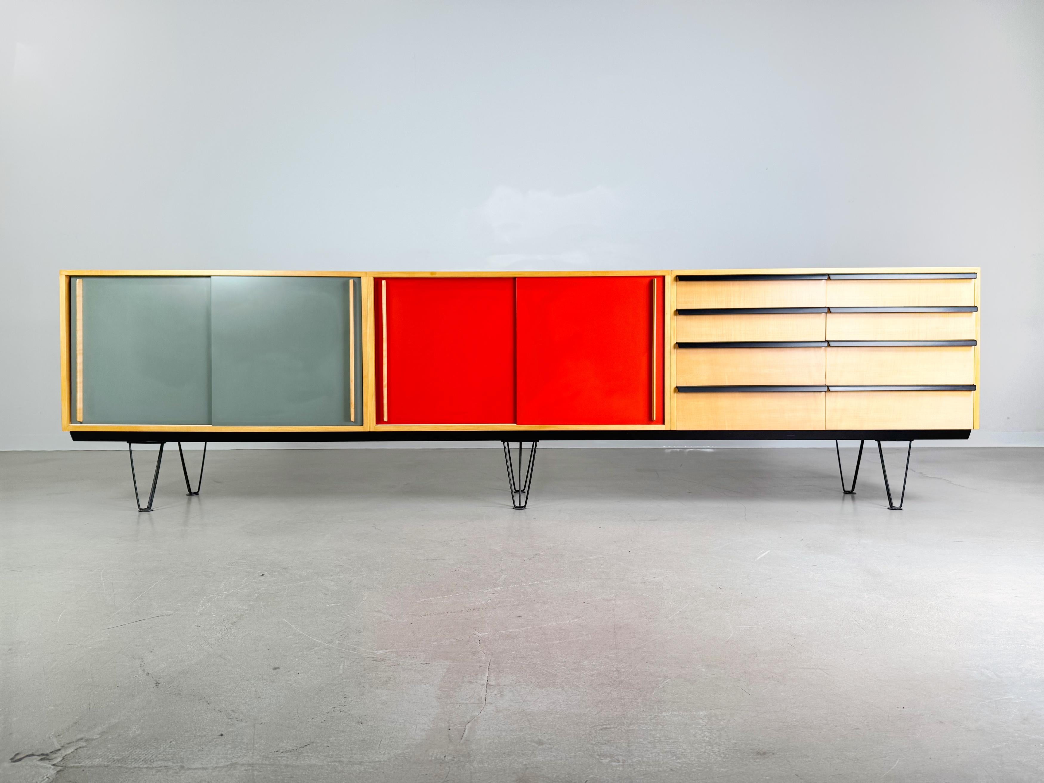 Original Alfred Altherr Sideboard Freba 330cm Schweiz 1950er Jahre (Moderne der Mitte des Jahrhunderts) im Angebot