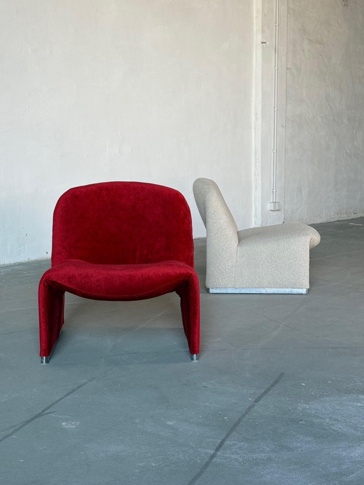 Original Alky Stuhl von Giancarlo Piretti aus rotem Samt - Vintage Italian Modernism

KOSTENLOSE LOKALE LIEFERUNG IN NEW YORK

Dieser markante Alky-Stuhl, der in den 1970er Jahren von Giancarlo Piretti für Artifort entworfen wurde, präsentiert sich