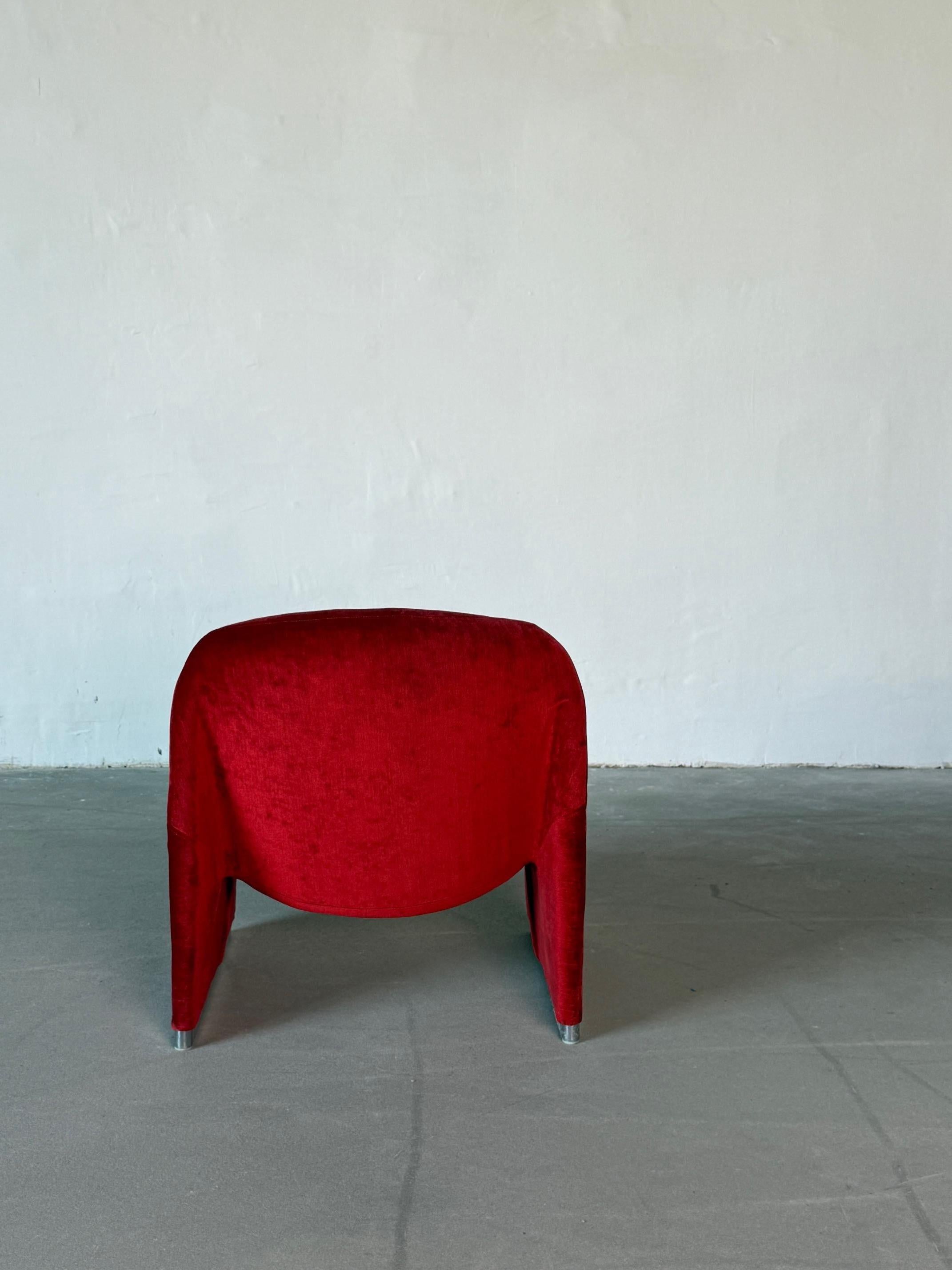 Original Alky Stuhl von Giancarlo Piretti aus rotem Samt - Italienische Moderne im Zustand „Hervorragend“ im Angebot in Astoria, NY