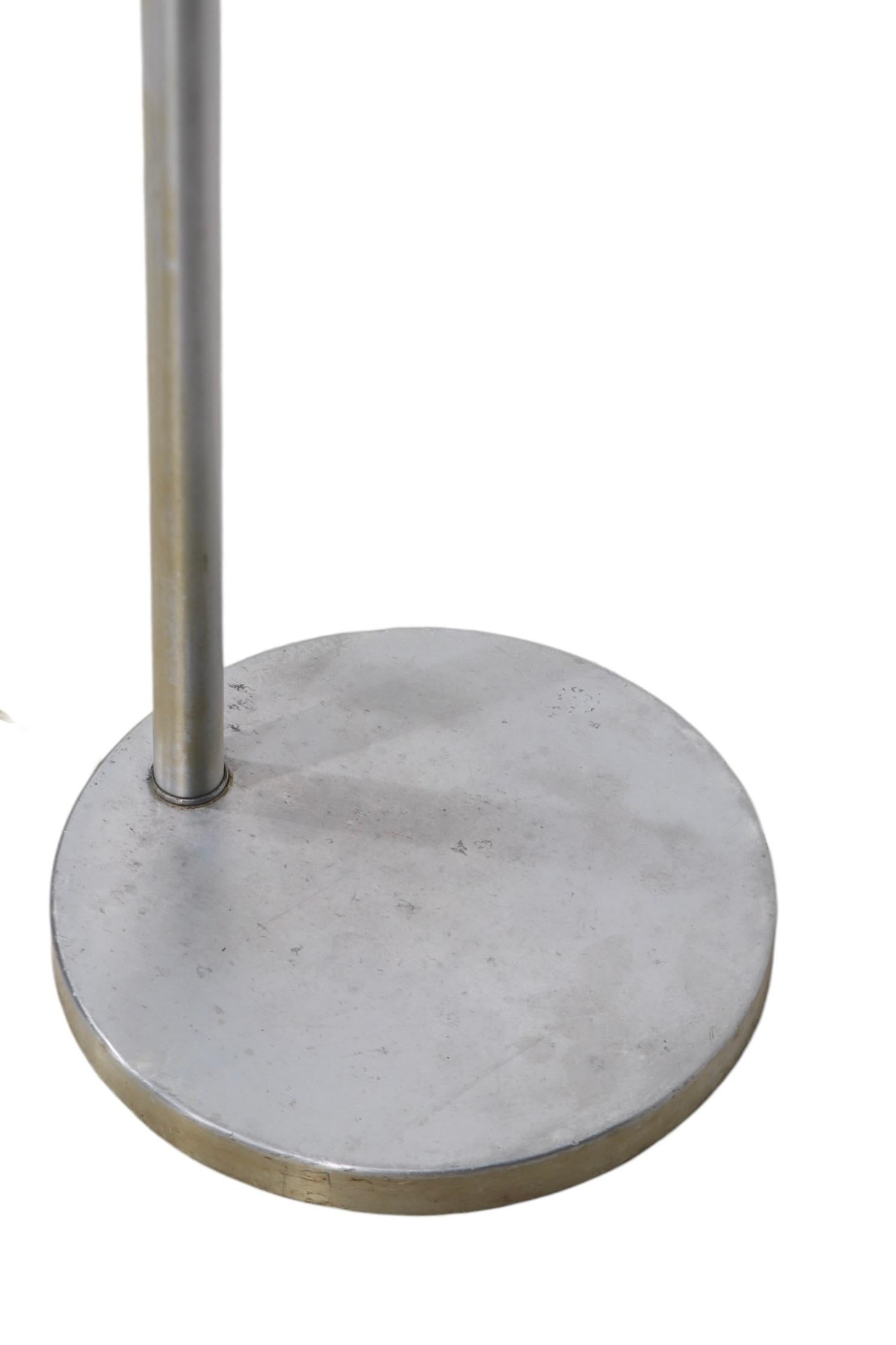 Aluminio original  Lámpara de pie de brazo articulado Van Nessen Art Decó en venta