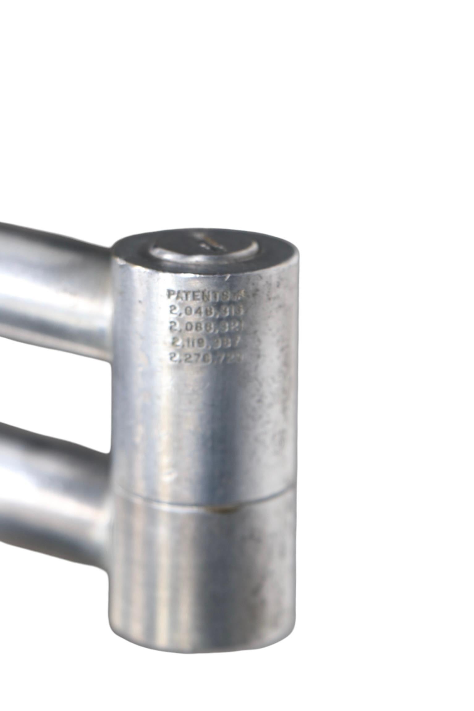 Aluminio original  Lámpara de pie de brazo articulado Van Nessen en venta 1