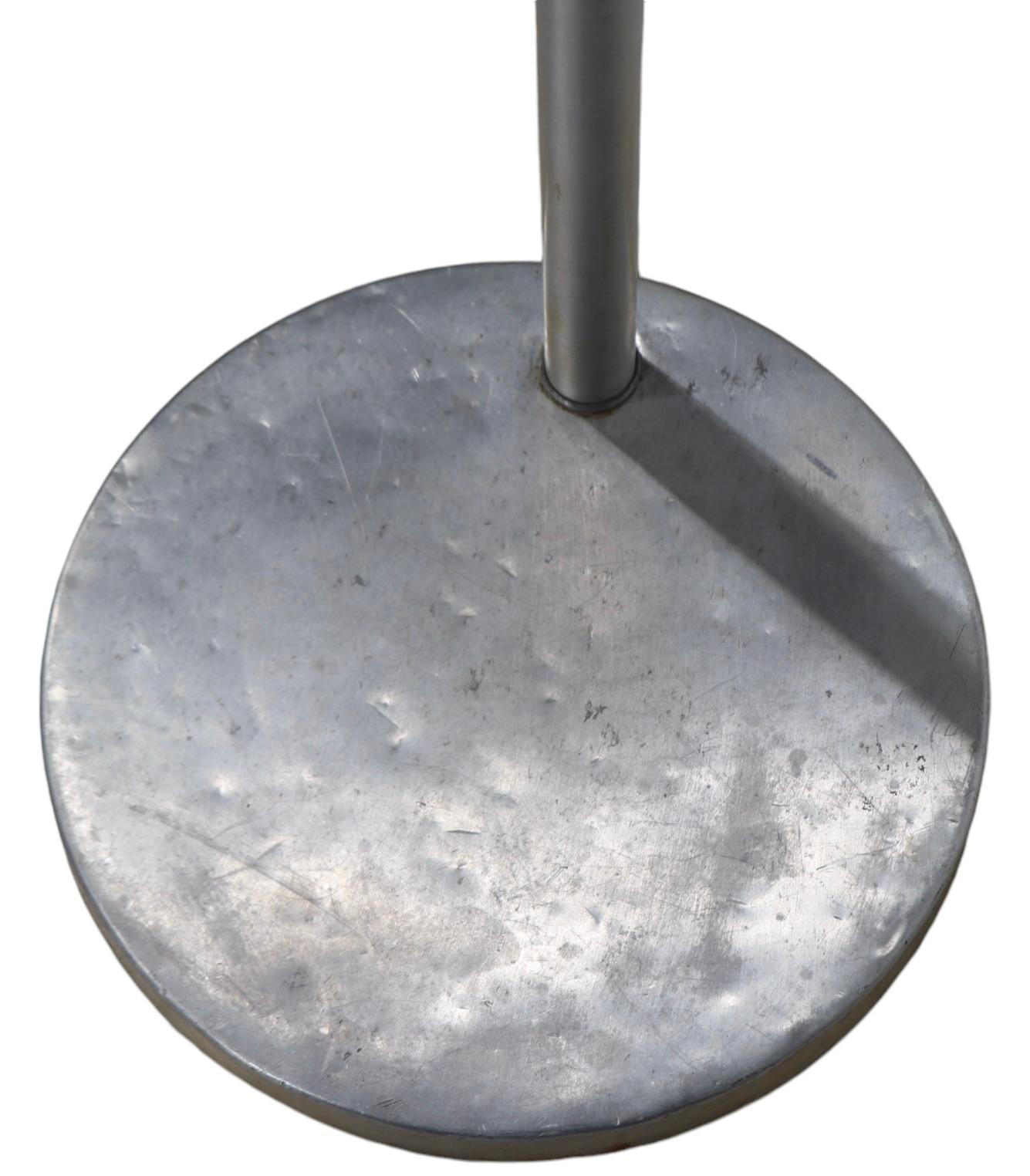 Aluminio original  Lámpara de pie de brazo articulado Van Nessen en venta 2