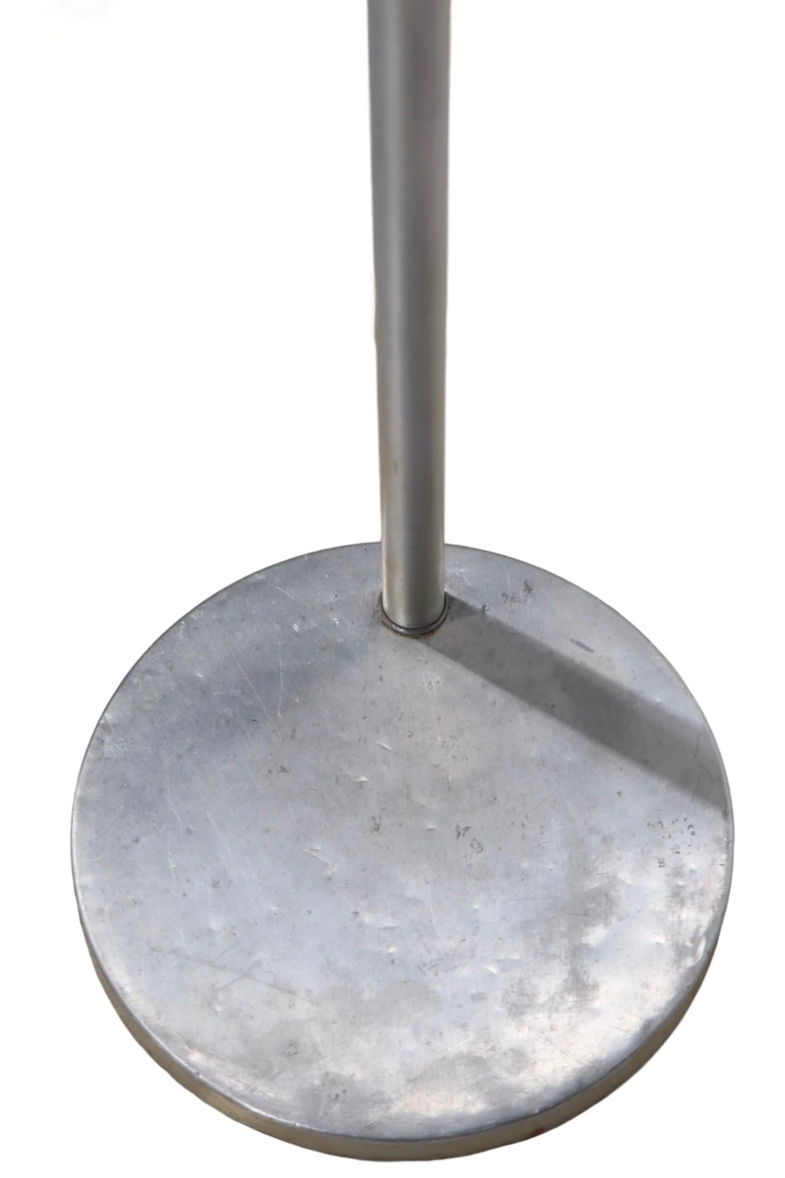 Aluminio original  Lámpara de pie de brazo articulado Van Nessen en venta 3