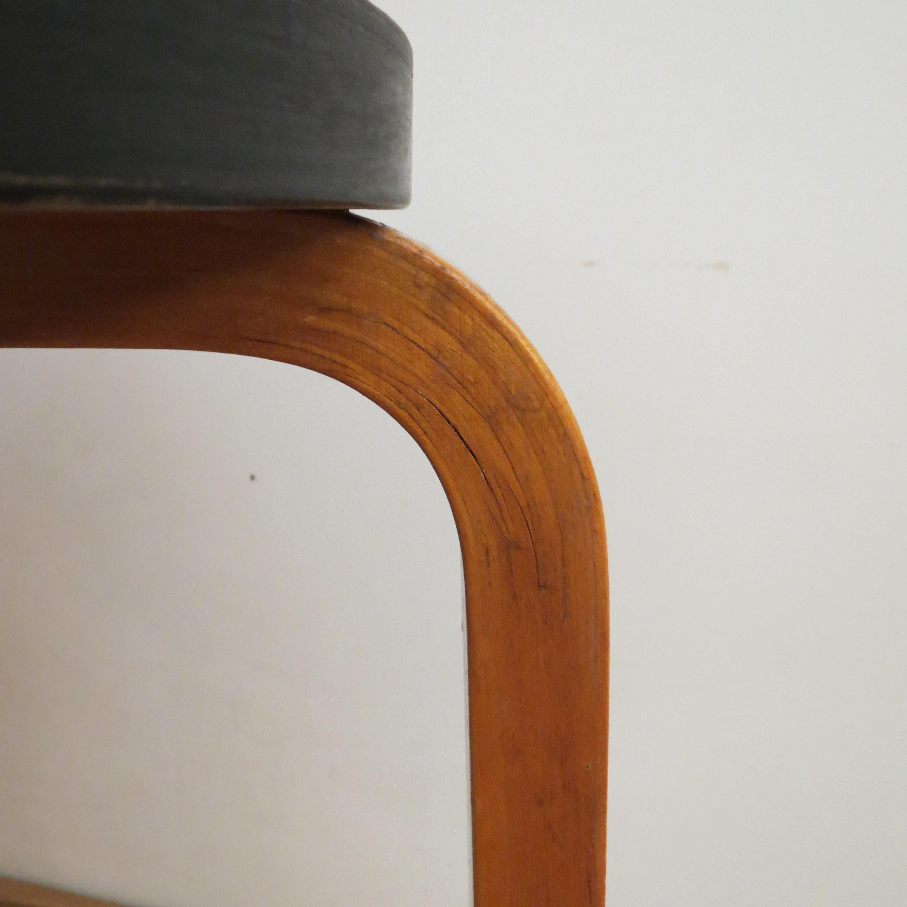Original Alvar Aalto Finmar Stool 60 Bowman Bros Ltd Furnishers, London In Good Condition In Stow on the Wold, GB