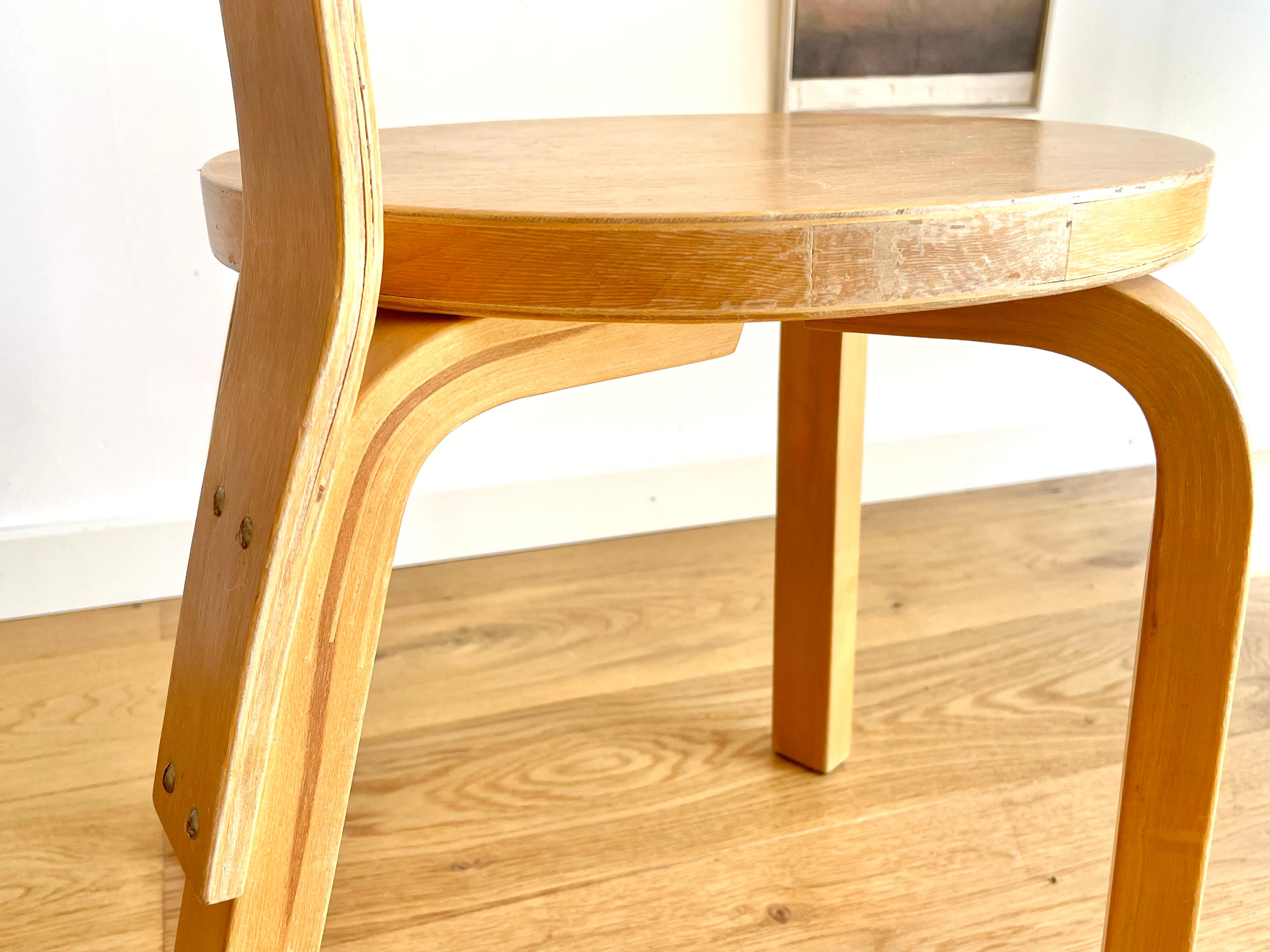 Sedia per bambini originale Alvar Aalto N65 della metà del XX secolo in legno di betulla in vendita 4