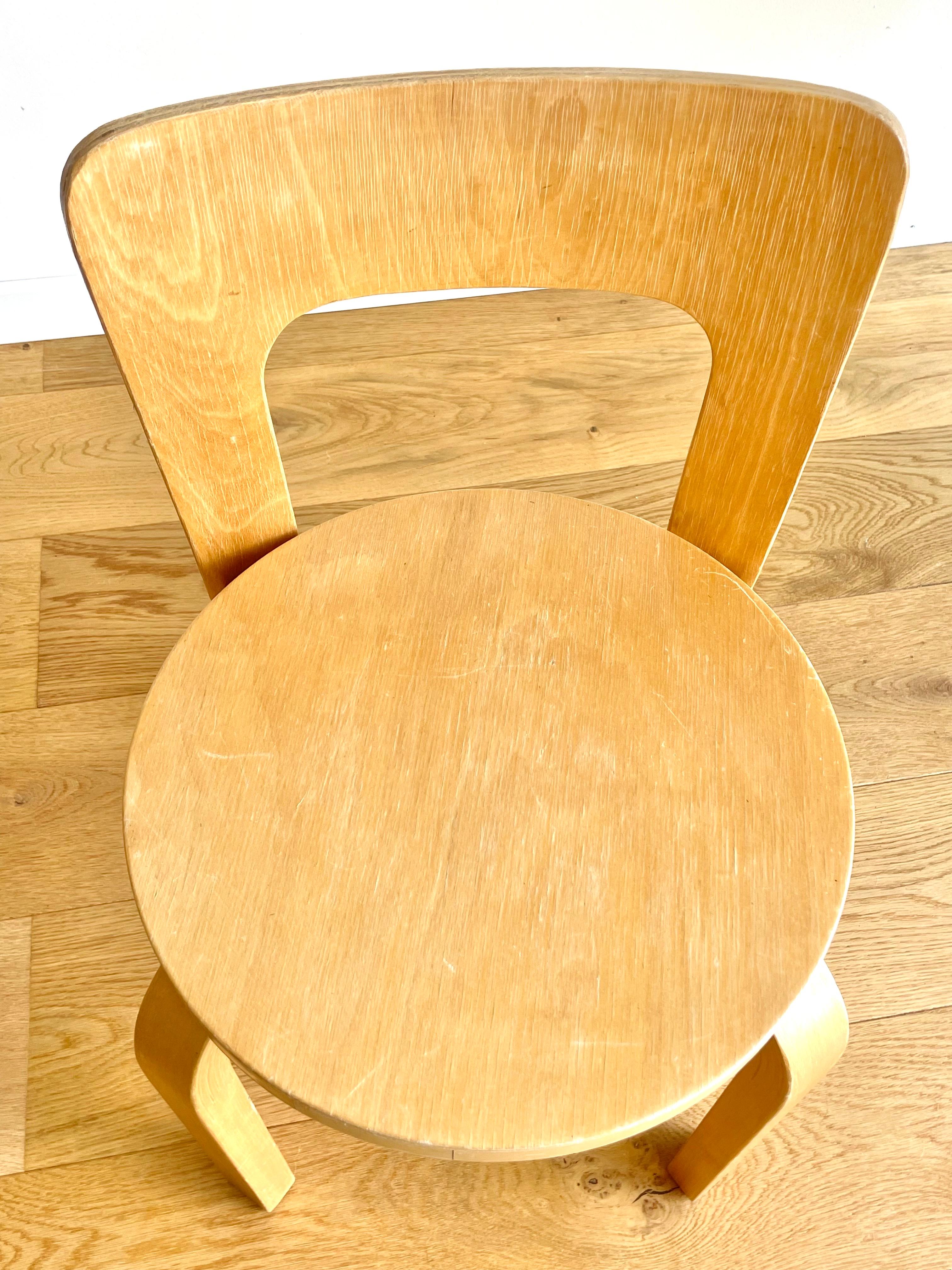 Sedia per bambini originale Alvar Aalto N65 della metà del XX secolo in legno di betulla in vendita 5