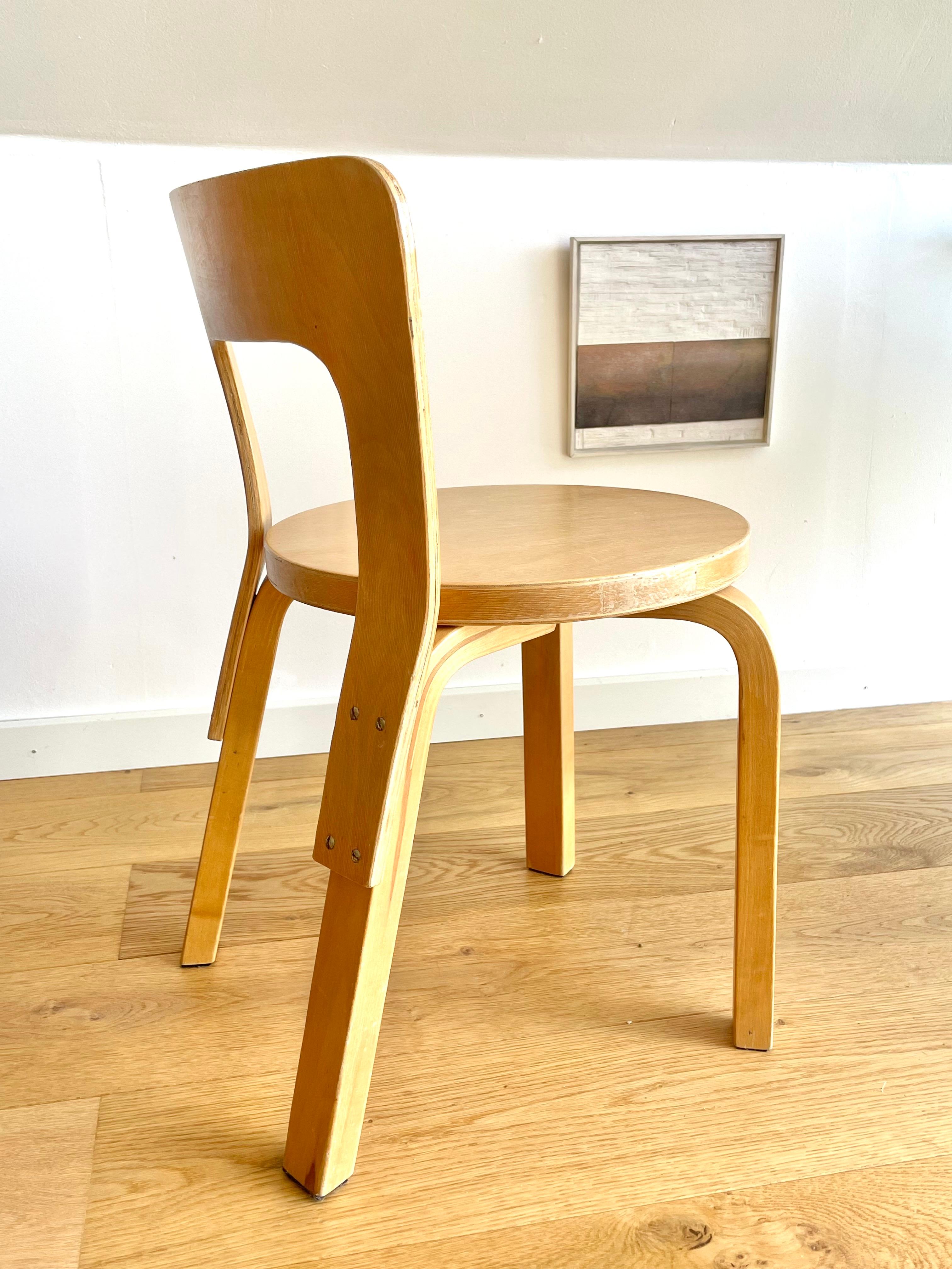 Impiallacciato Sedia per bambini originale Alvar Aalto N65 della metà del XX secolo in legno di betulla in vendita