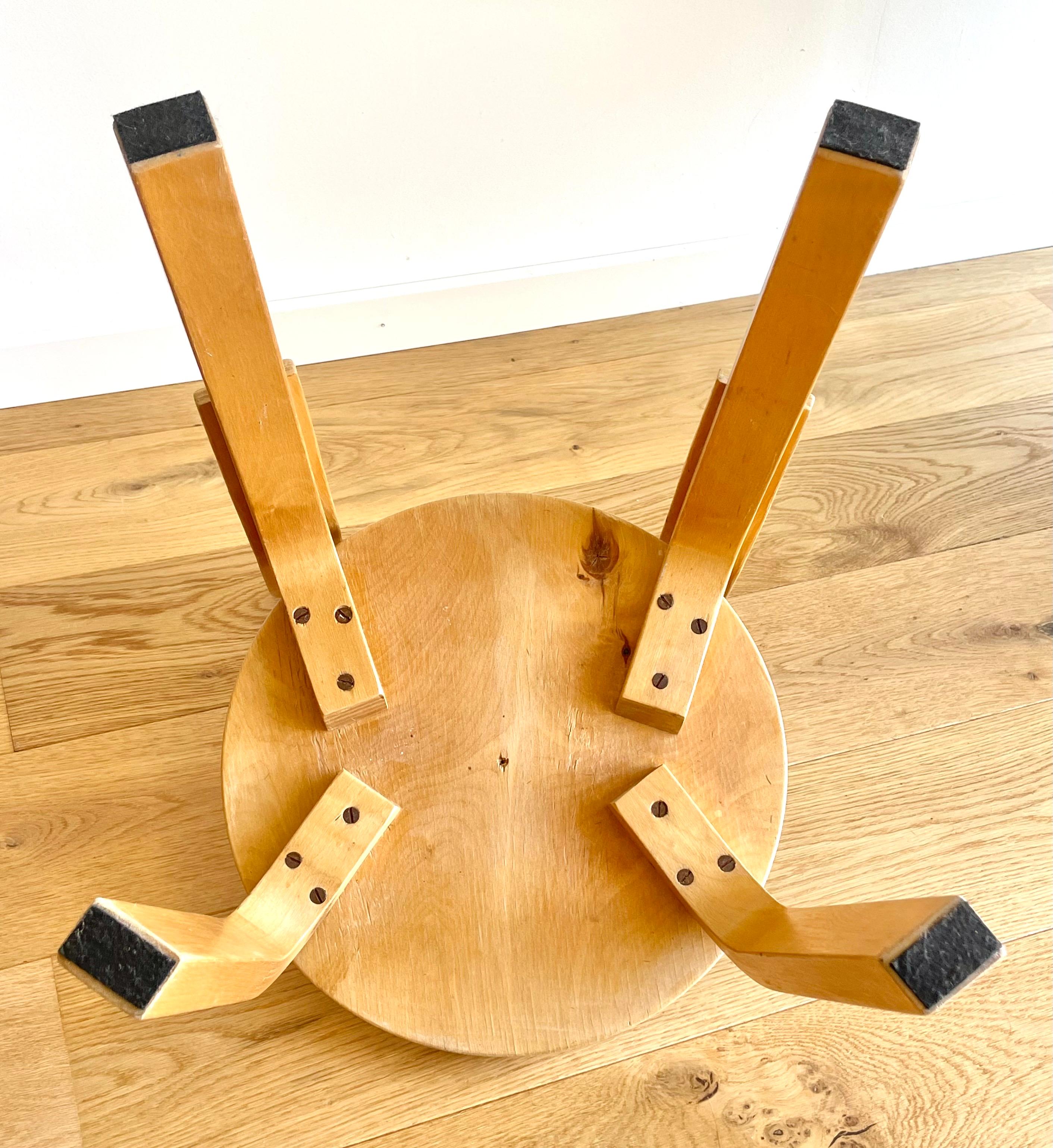 Sedia per bambini originale Alvar Aalto N65 della metà del XX secolo in legno di betulla in vendita 1