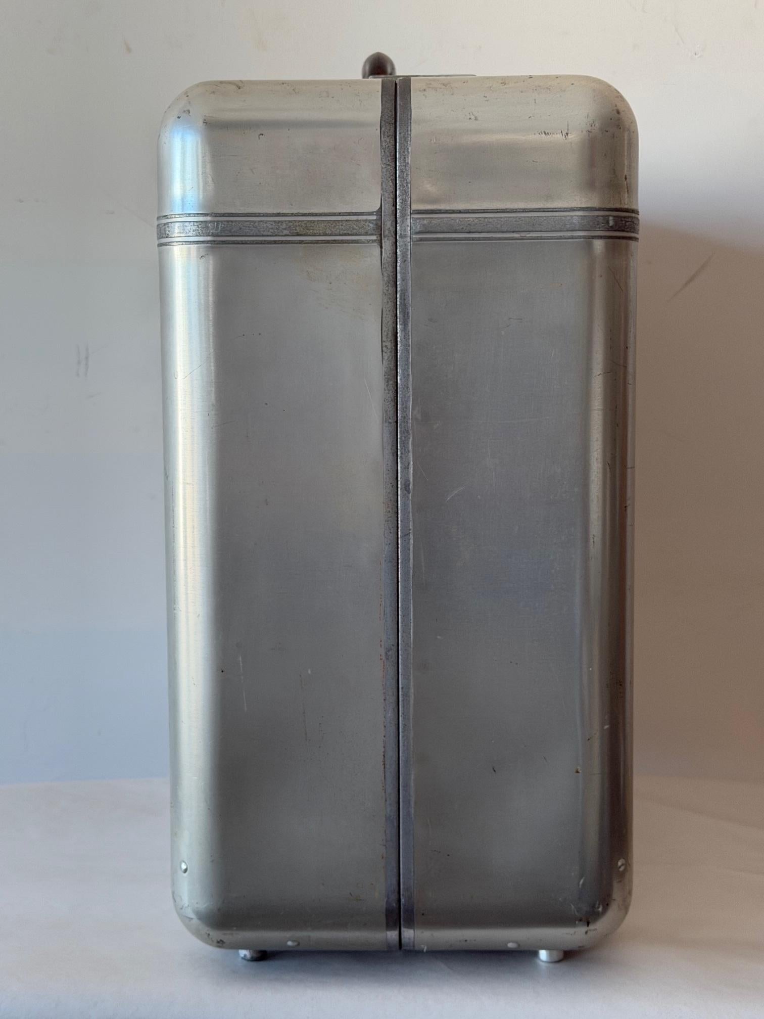 Valigia da viaggio in alluminio originale e precoce di Halliburton del 1940 ca. in vendita 7