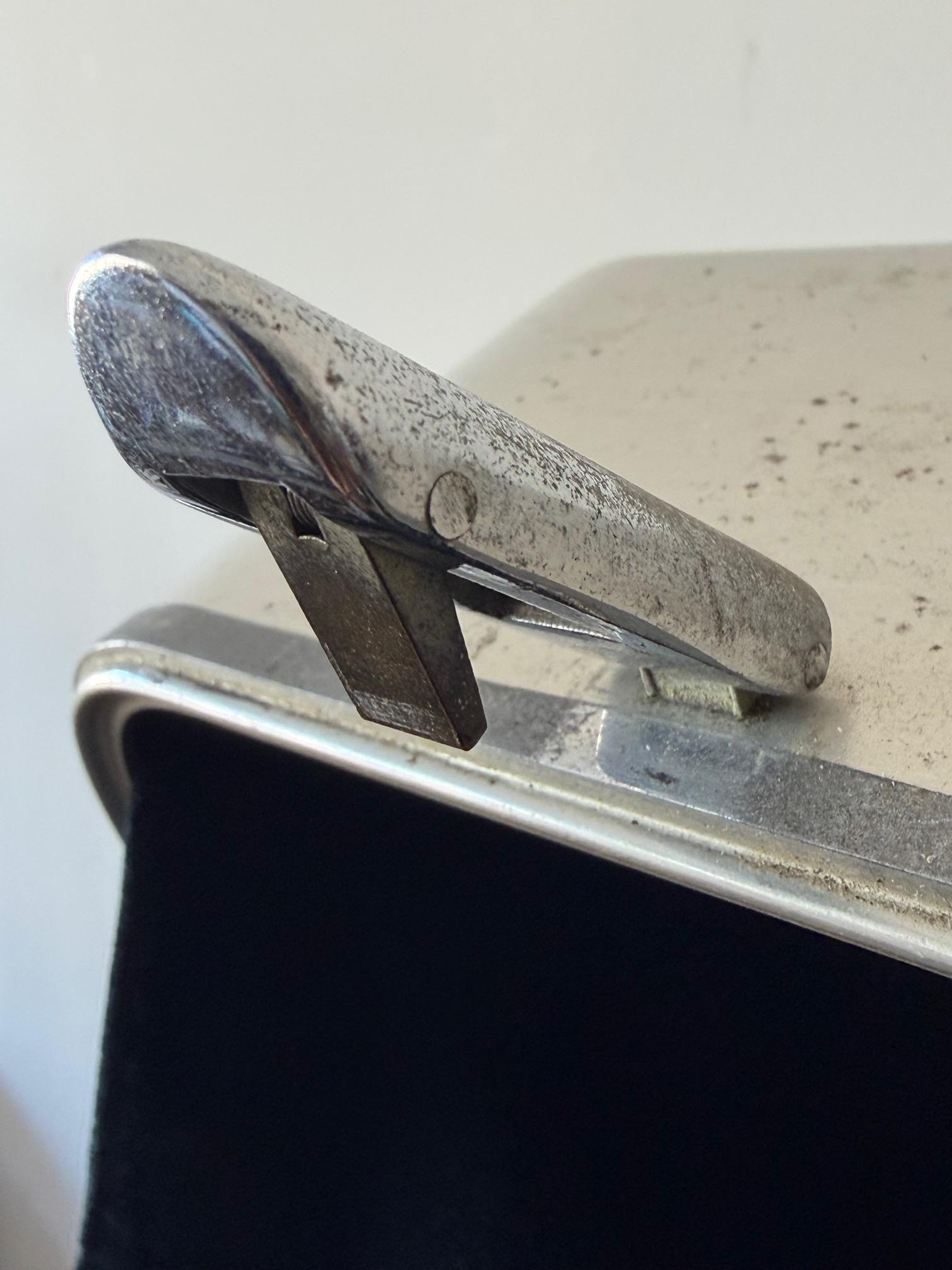 Valigia da viaggio in alluminio originale e precoce di Halliburton del 1940 ca. in vendita 8