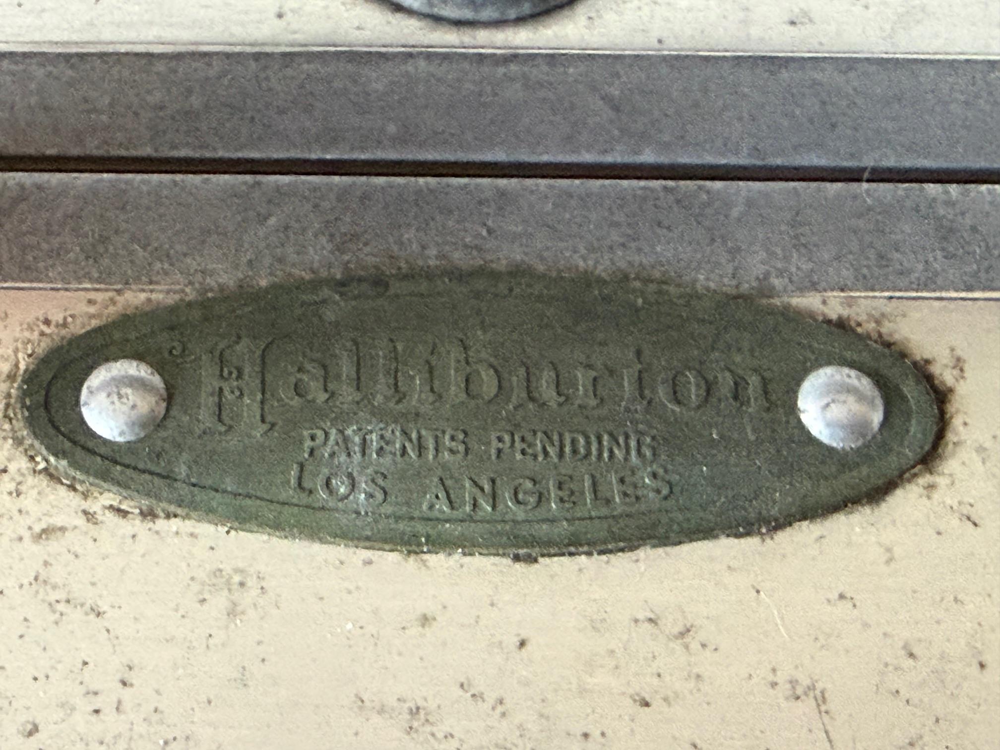 Mid-Century moderno Valigia da viaggio in alluminio originale e precoce di Halliburton del 1940 ca. in vendita