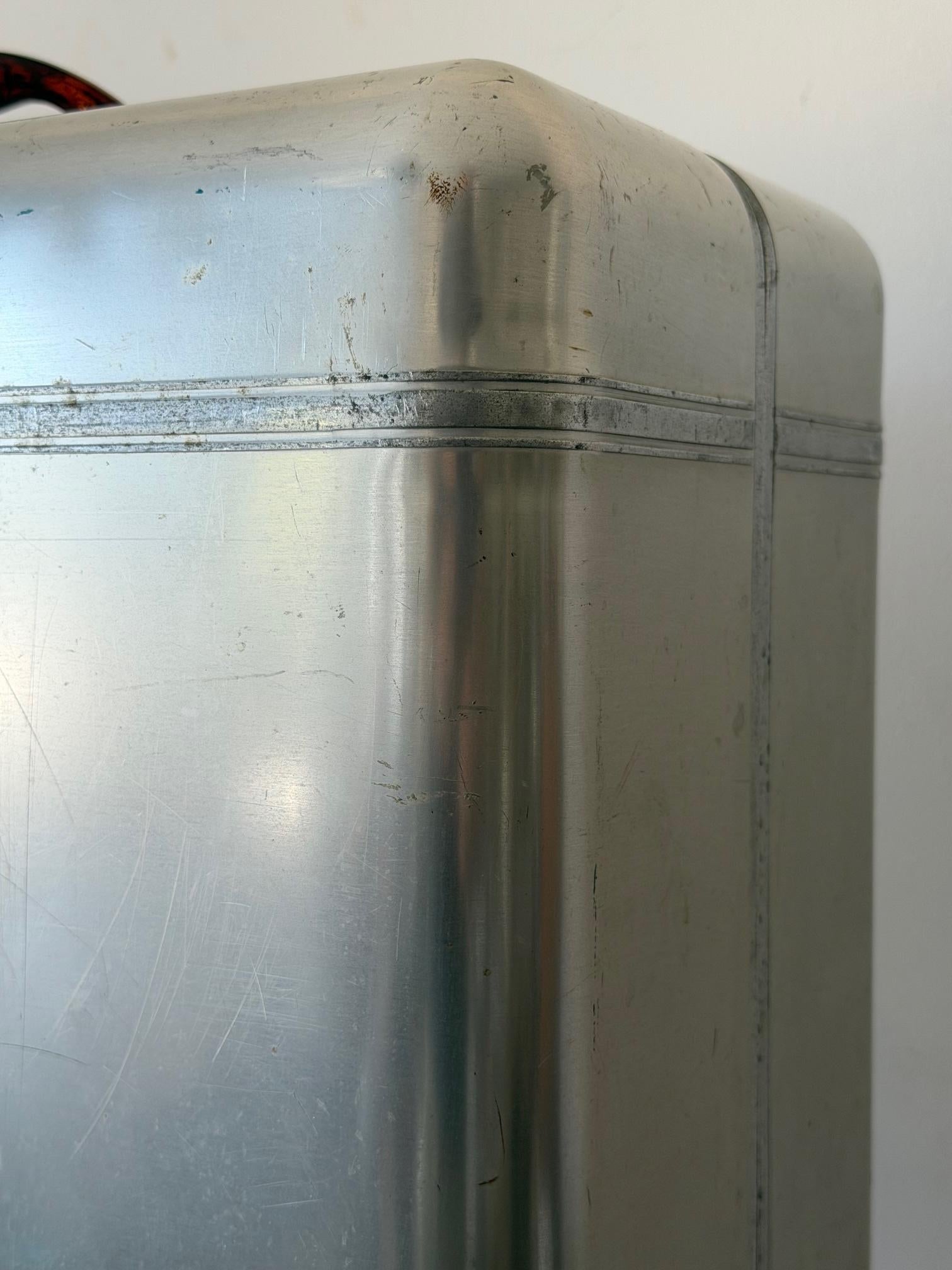Valigia da viaggio in alluminio originale e precoce di Halliburton del 1940 ca. in vendita 1