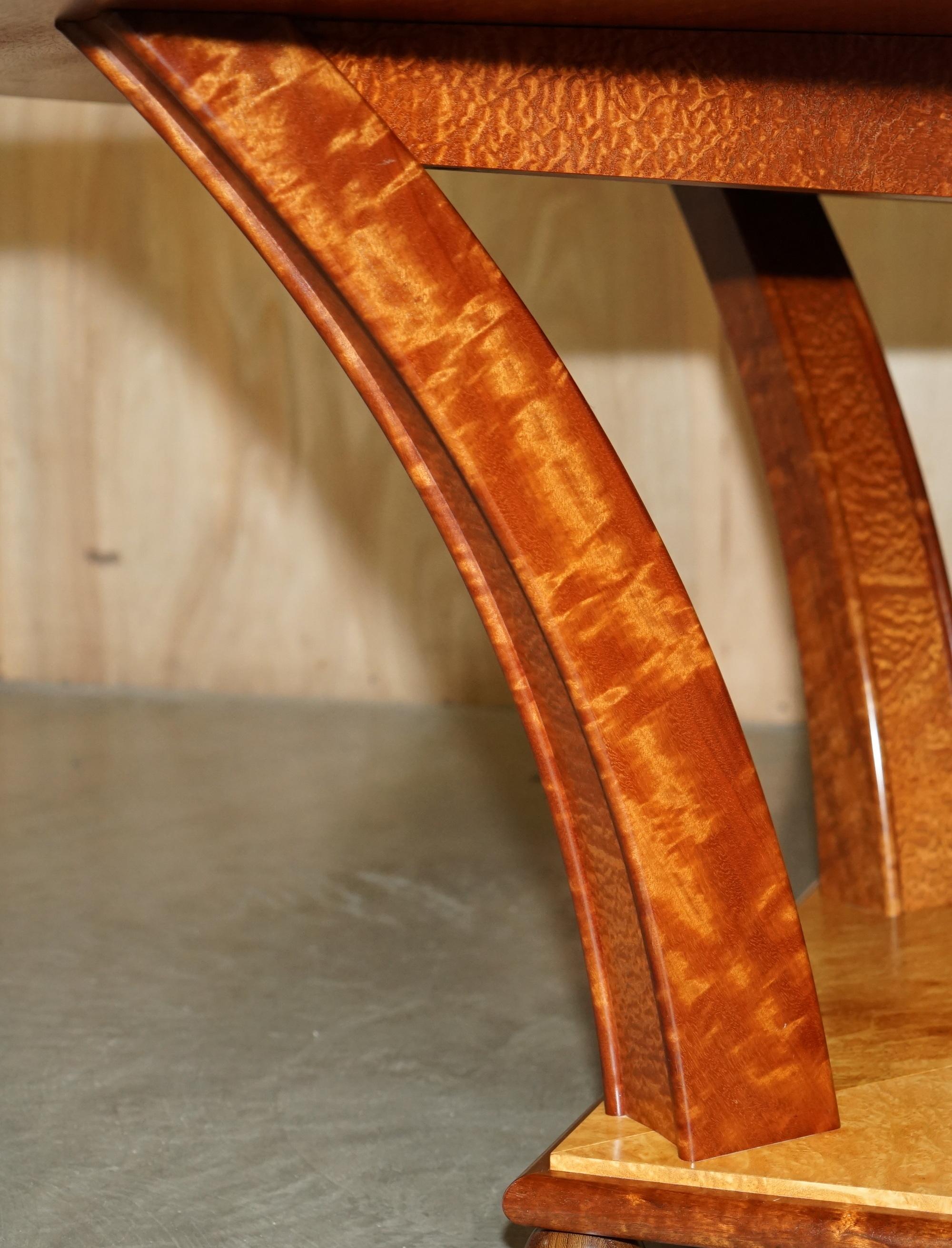 ORIGINAL ANDREW VARAH BURR WALNUT & AMBOYNA WOOD ROUND DiNING TABLE & CHAIRS SET For Sale 2