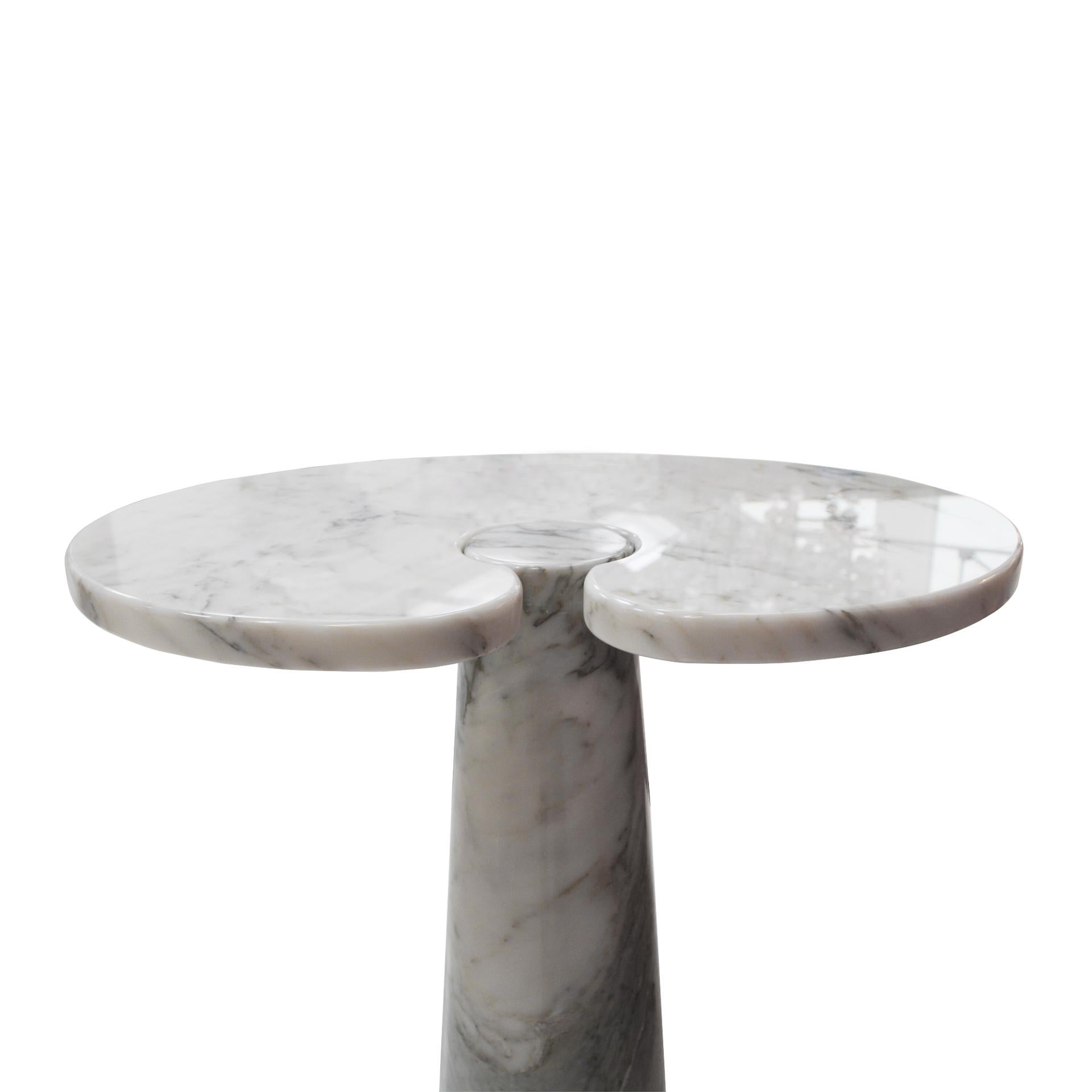 Originaler italienischer Angelo Mangiarotti-Beistelltisch „Eros“ aus Carrara-Marmor (Moderne der Mitte des Jahrhunderts) im Angebot