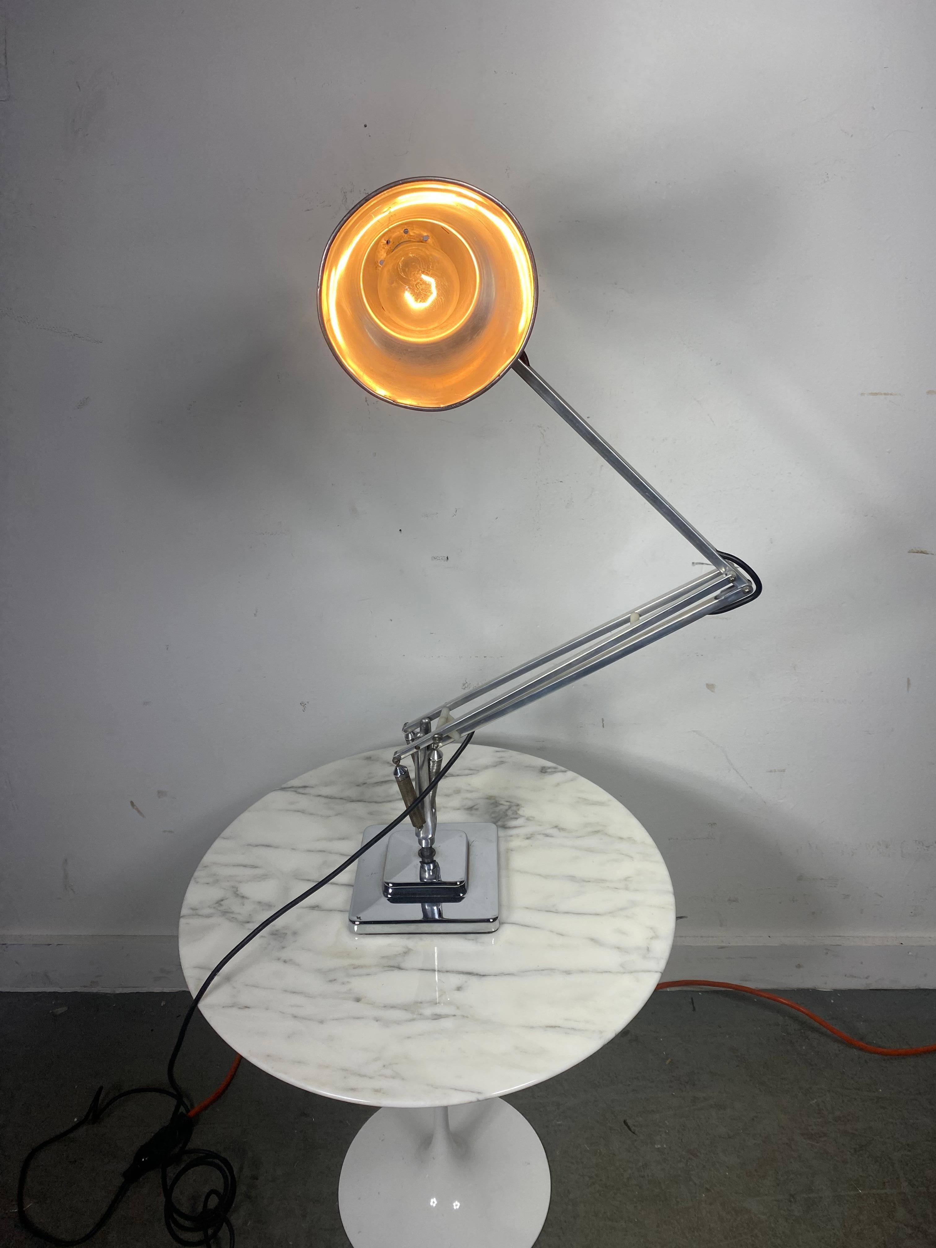 Original  Anglepoise task lamp, Herbert Terry and sons, England  In Good Condition For Sale In Buffalo, NY