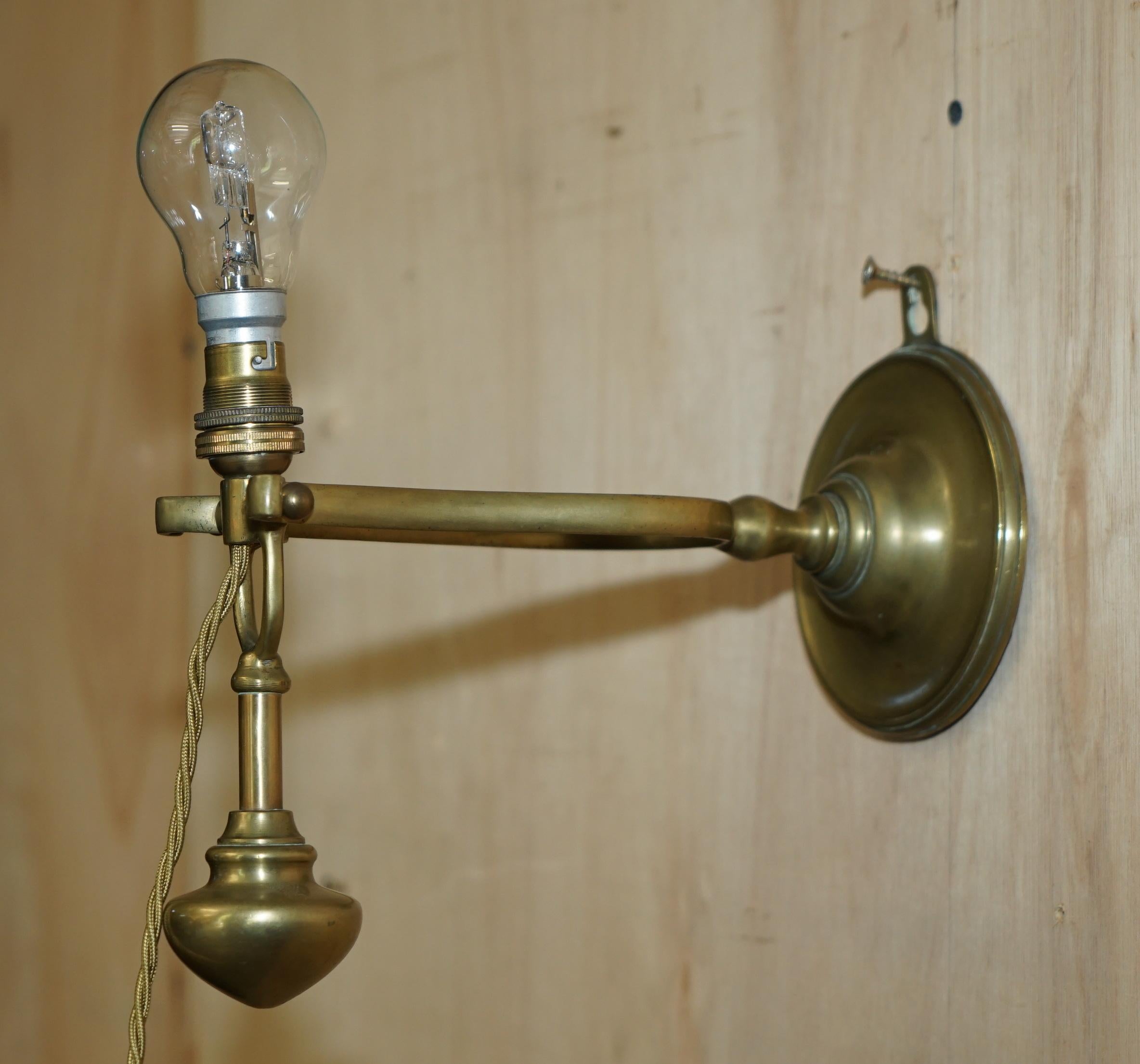 ORIGINAL ANTIQUE 1925 SOLID BRASS SHiPS MASTER SUITE GIMBAL WALL OR TABLE LAMP For Sale 2