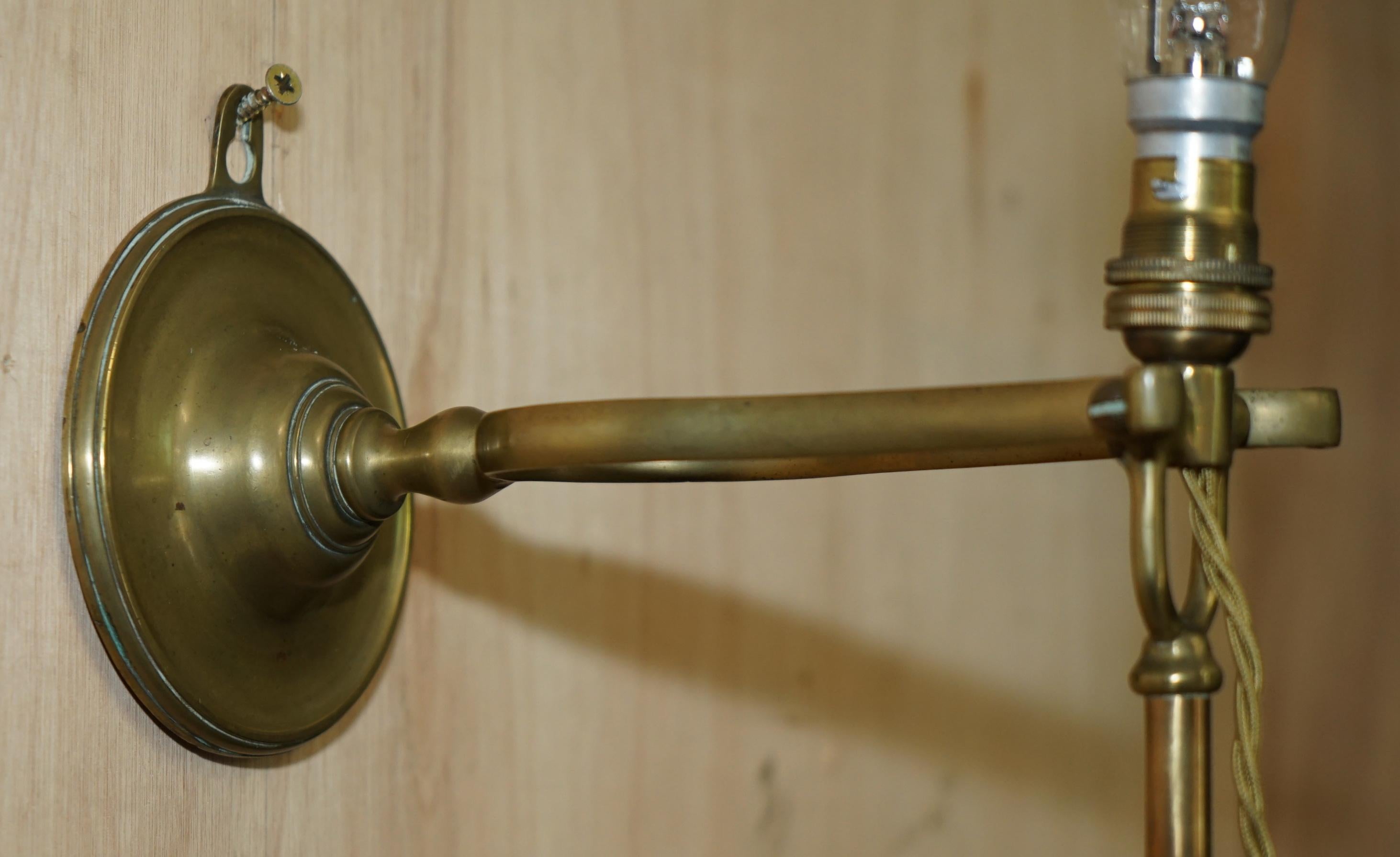 ORIGINAL ANTIQUE 1925 SOLID BRASS SHiPS MASTER SUITE GIMBAL WALL OR TABLE LAMP For Sale 5