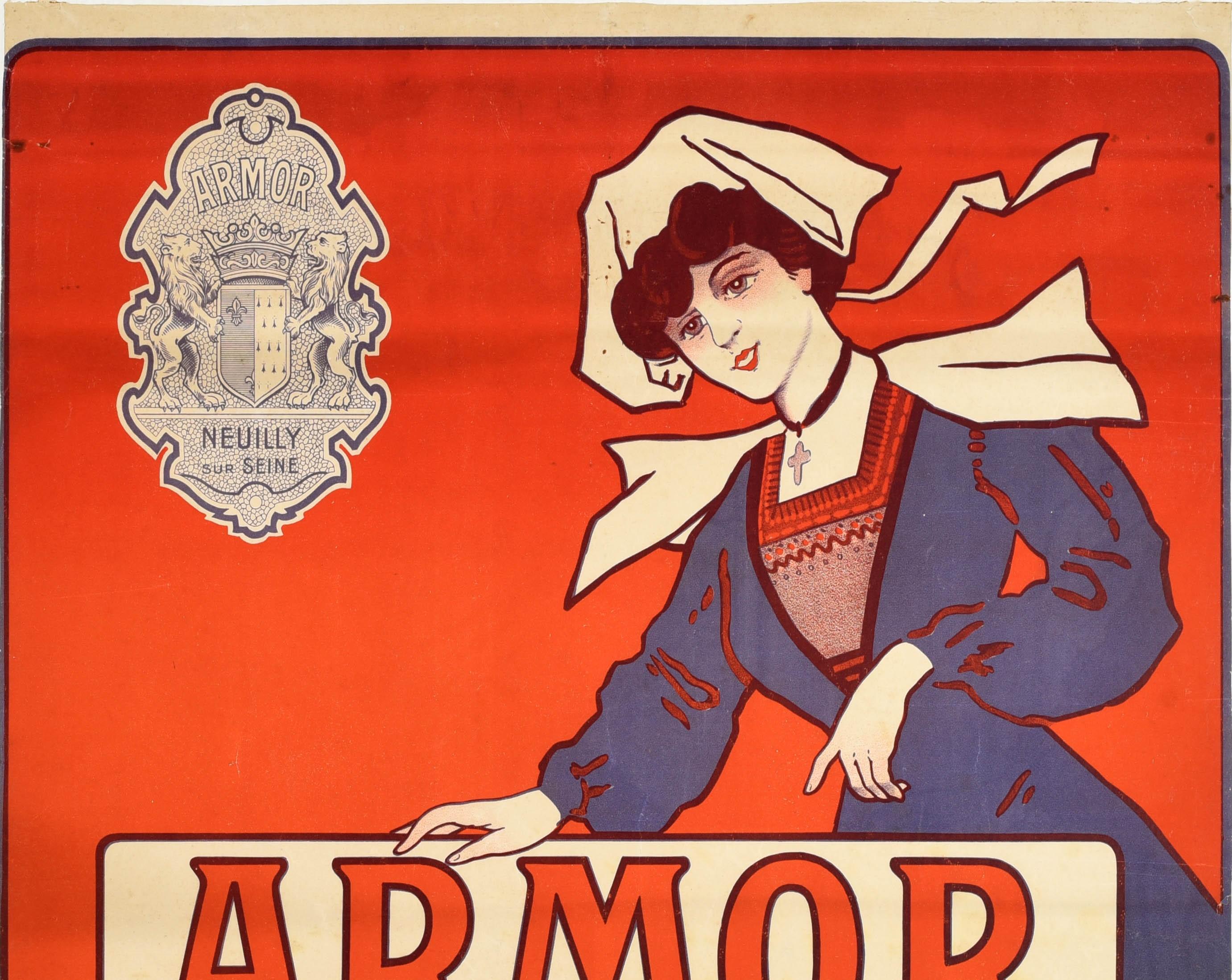 Originales antikes Werbeplakat für Armor Bicycles Neuilly sur Seine mit einem großartigen Design, das eine Dame in modischem Kleid zeigt, die hinter einem Bild eines glänzenden neuen Fahrrads mit dem Wort Armor in stilisierten Buchstaben über den