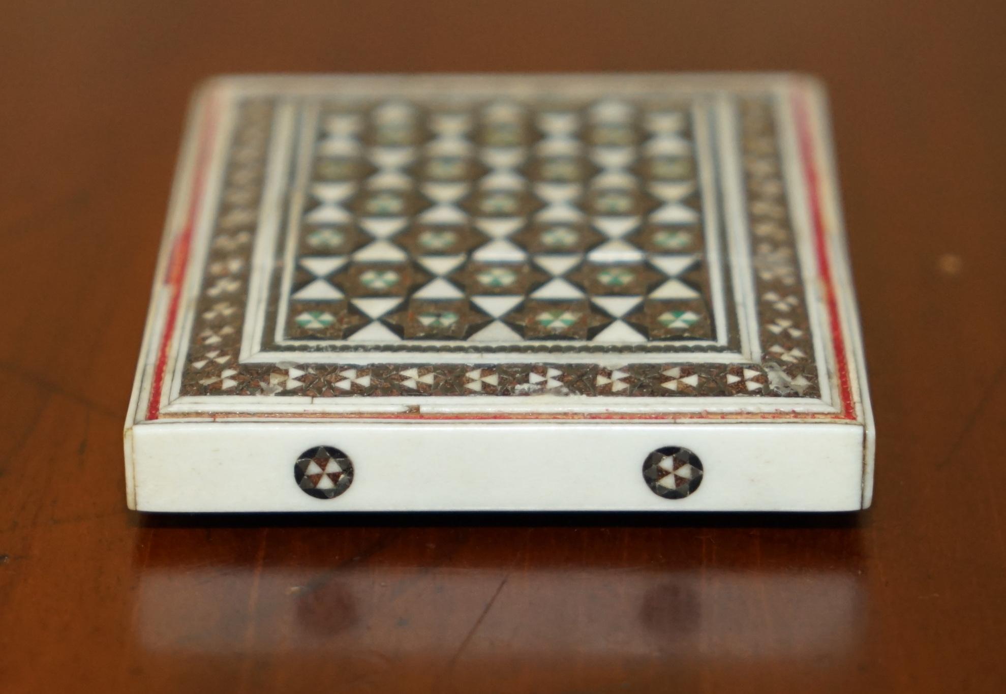 20ième siècle ORIGINAL CARD DE BASE DE BUSINESS EN MOSAIQUE ANGLO INDIAN EXPORT SADELI MICRO MOSAIC en vente