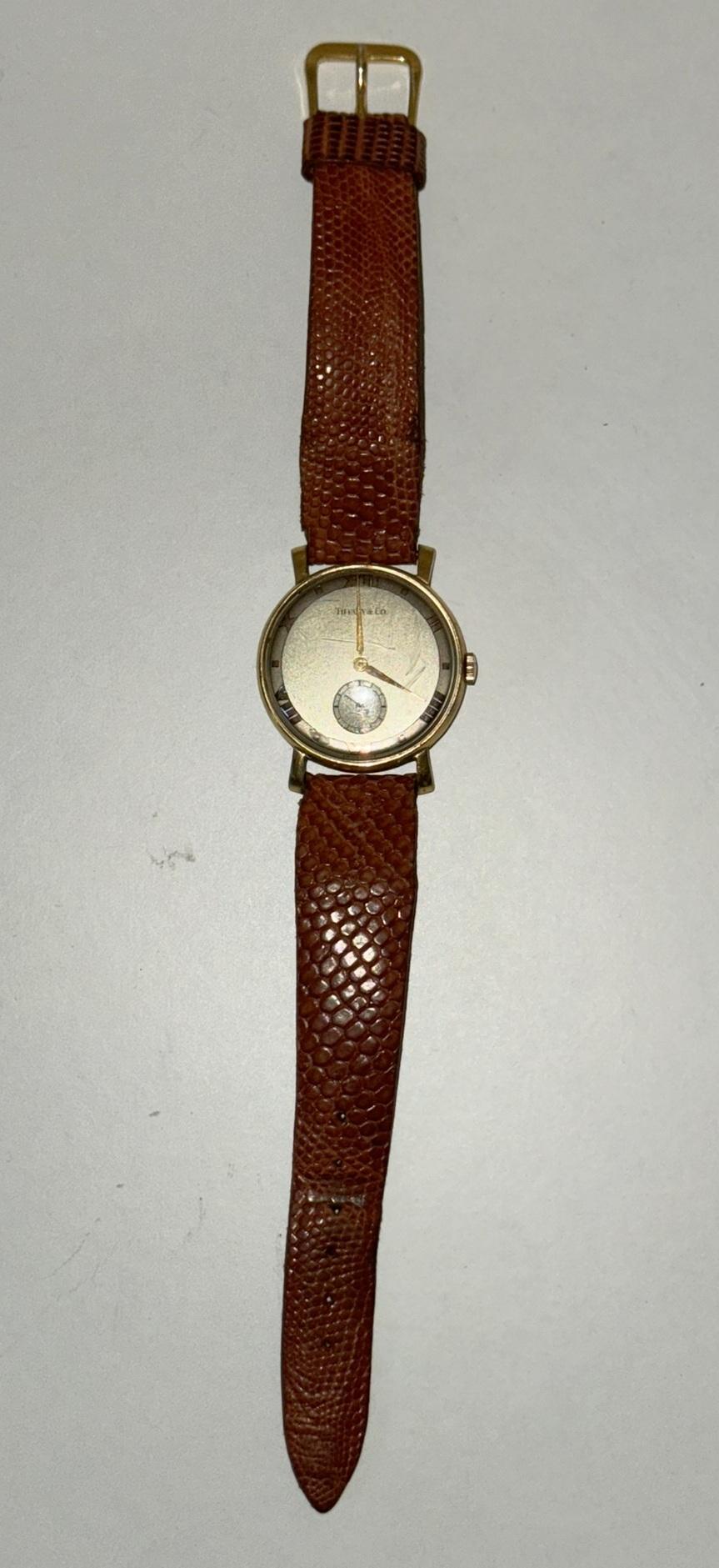 Royal House Antiques

Royal House Antiques freut sich, diese super elegante Original Tiffany & Co Gold & Stahl mit Krokolederband Art Deco Stil Armbanduhr zum Verkauf anbieten zu können

Dies war meine allererste gute Uhr vor vielleicht 20 Jahren,