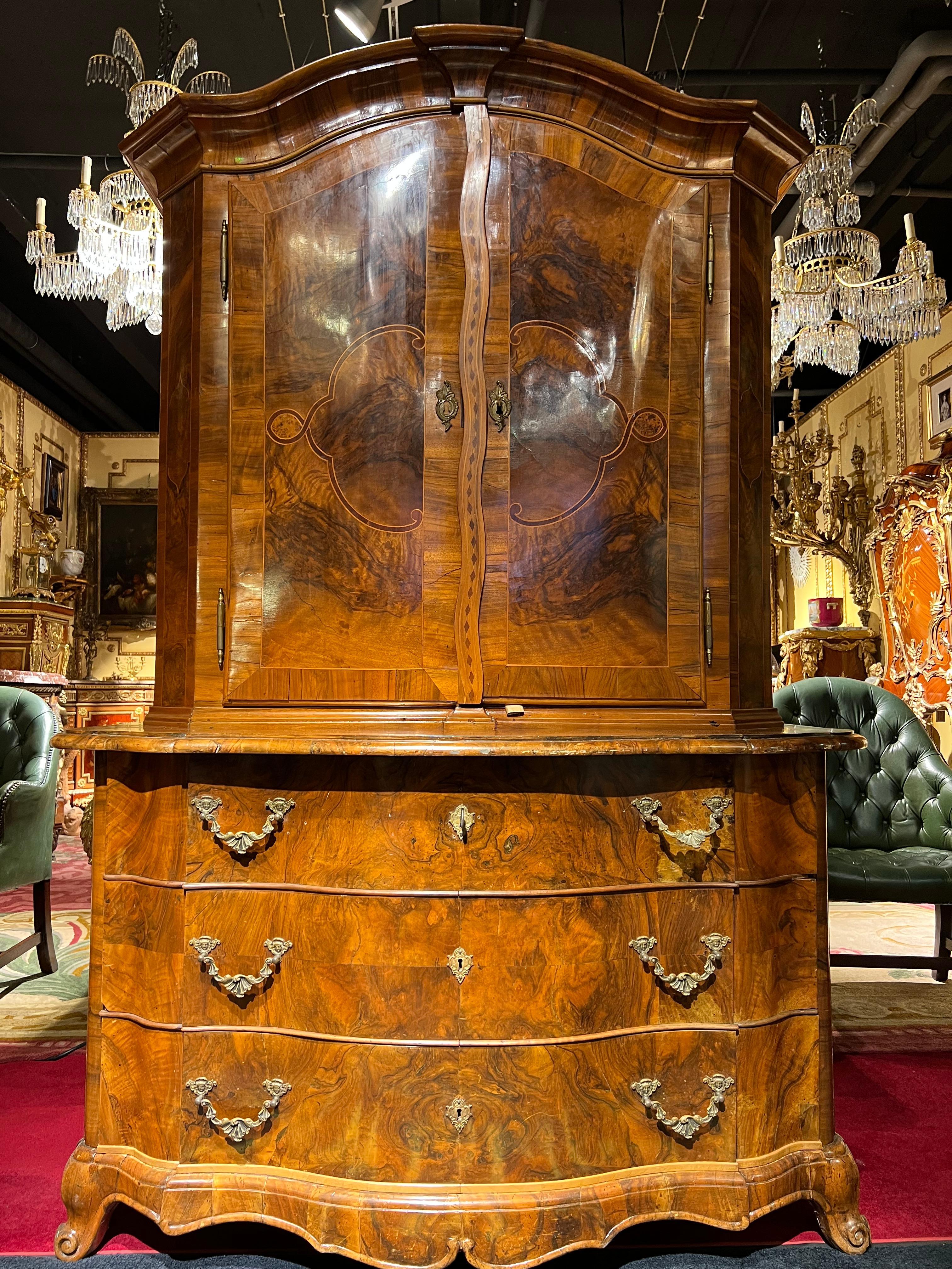 Original Antique Baroque top cabinet around 1780 walnut veneer on solid wood. 2 parts with shellac hand polish. Chests of drawers with 3 curved drawers, upper part with 2 doors. The back wall was renewed and the inside was painted over.