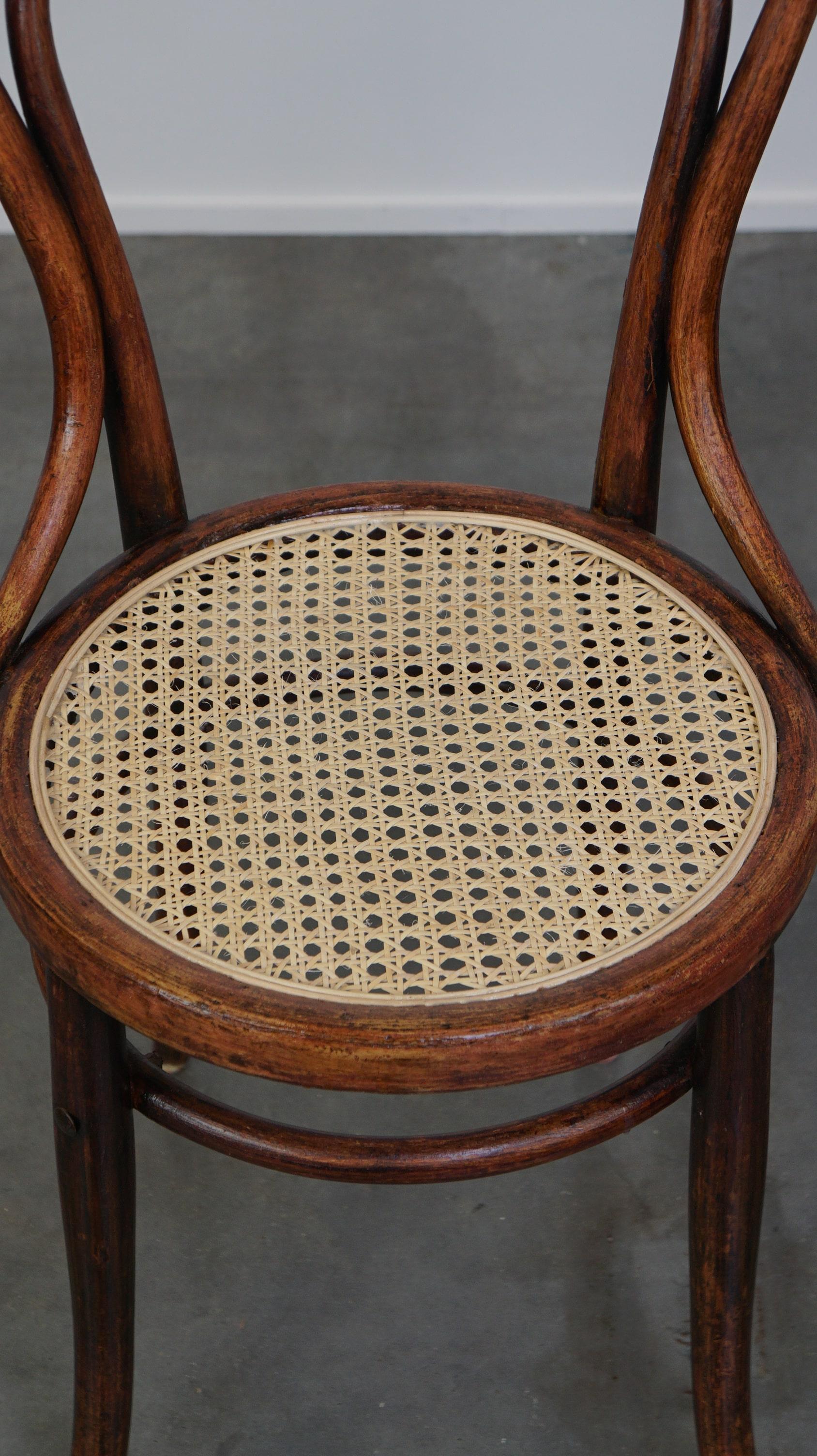 Wicker Original antique bentwood Thonet bistro chair model no. 14 with a new matte seat For Sale