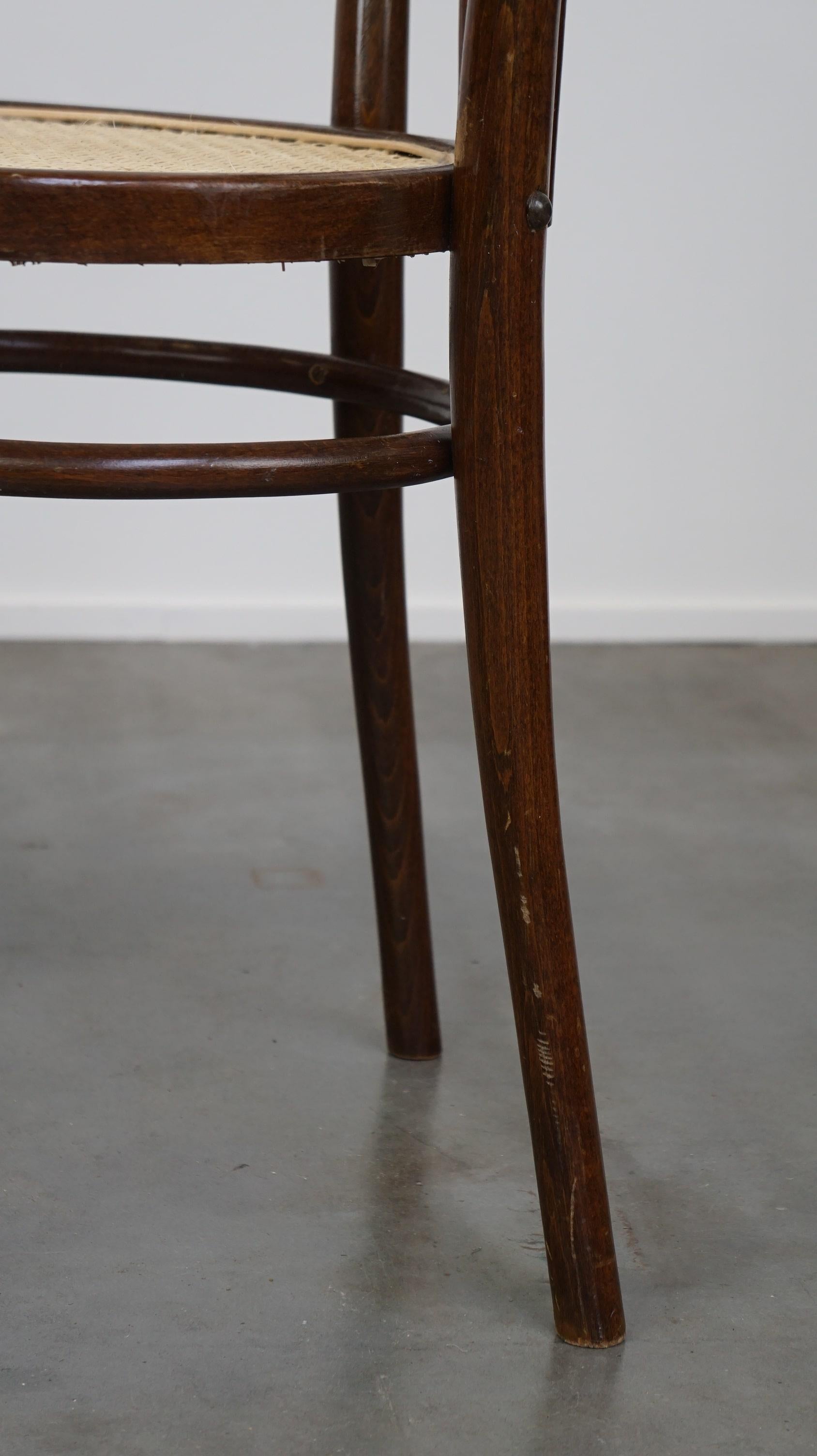 Originaler antiker Thonet-Stuhl aus gebogenem Holz, Modell Nr. 18, mit neuem geflochtenem Sitz im Angebot 3