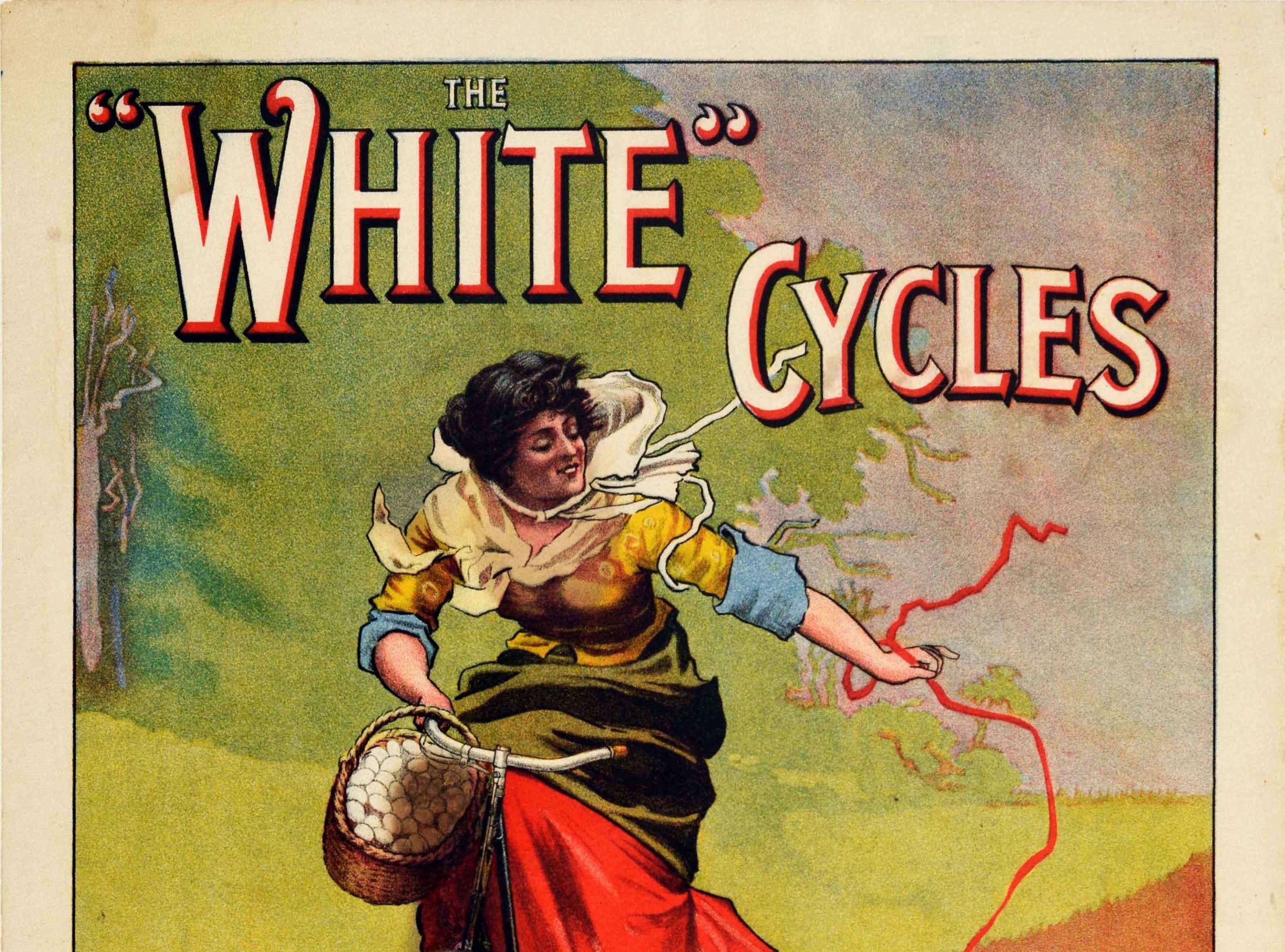 Affiche publicitaire ancienne originale pour The White Cycles White Sewing Machine Cie London et Paris présentant une belle image d'une jeune femme souriante portant une robe colorée et conduisant un vélo avec un panier d'œufs sur le guidon et un