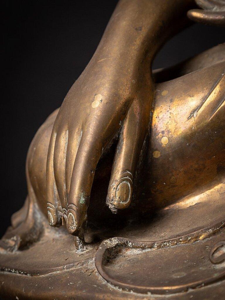 Originaler antiker Mandalay-Buddha aus Bronze aus Birma im Angebot 8