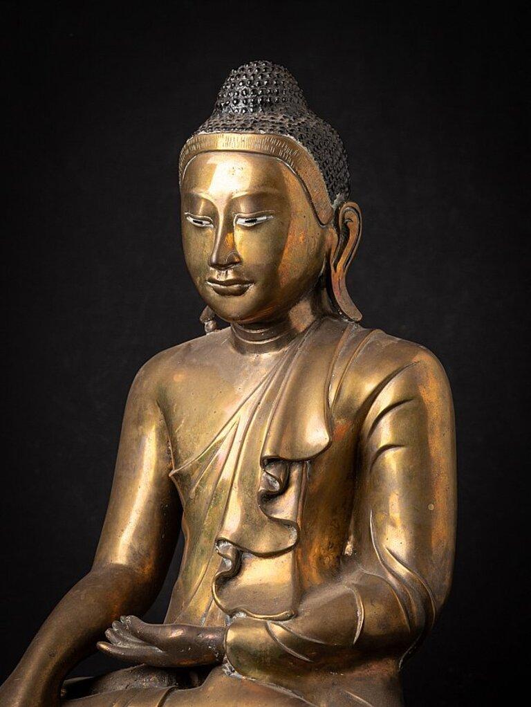 Original Antique Bronze Mandalay Buddha from Burma In Good Condition For Sale In DEVENTER, NL