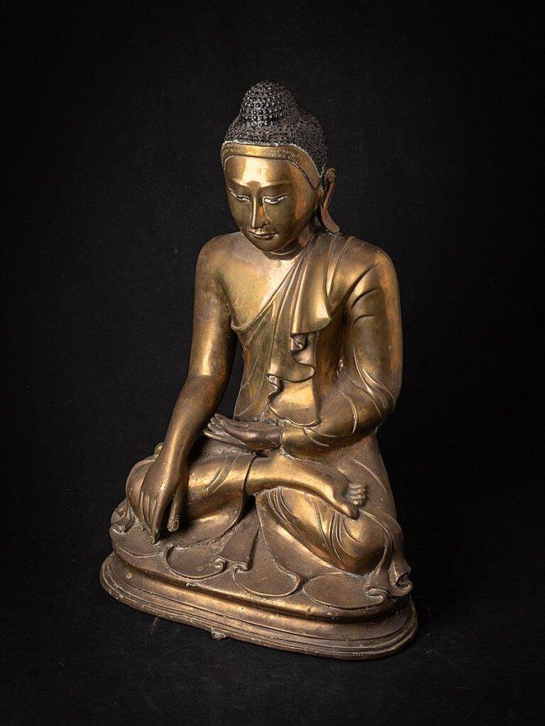 Original Antique Bronze Mandalay Buddha from Burma For Sale 1