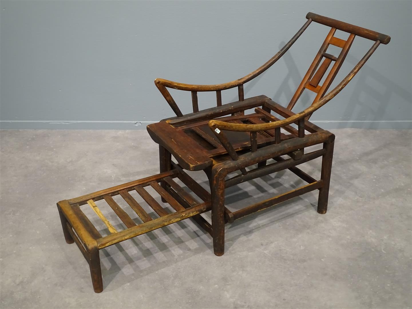 Original antique Chinese 19th century handcrafted bamboo lounge chair, ca 1860 In Good Condition For Sale In Zaandam, NL