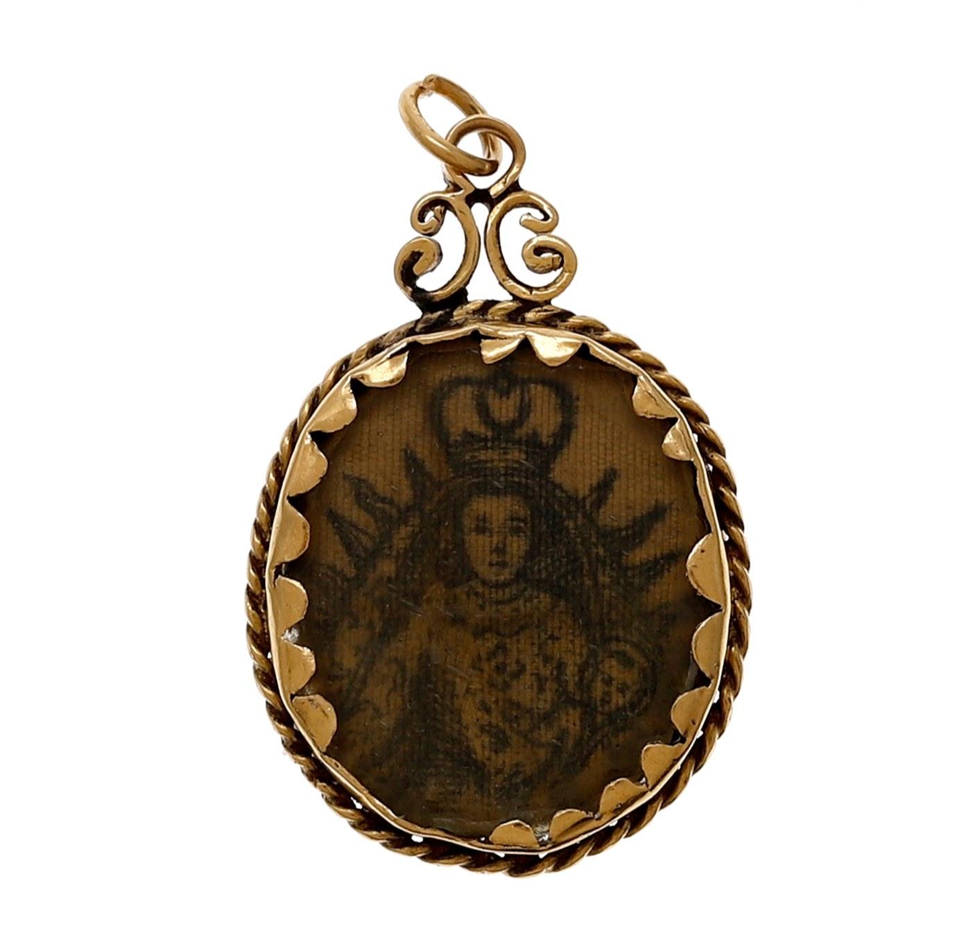 Vintage Original Antique Devotional Medal 18th Century Yellow Gold 18 Karat For Sale 3