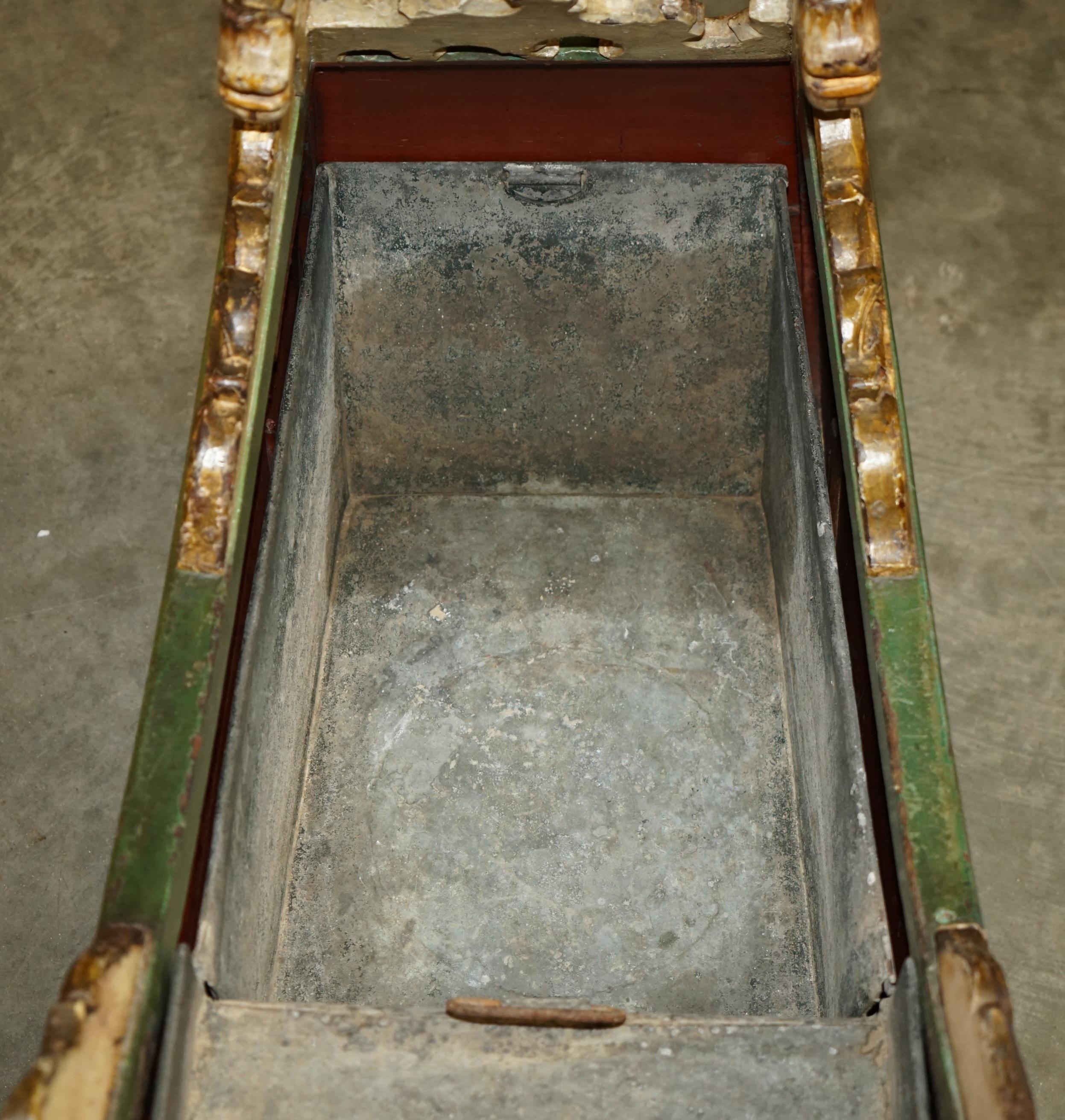 ORIGINAL ANTIQUE DUTCH HAND PAINTED & PARCEL GILT CHILDREN's SLEIGH ZINC LINED For Sale 10