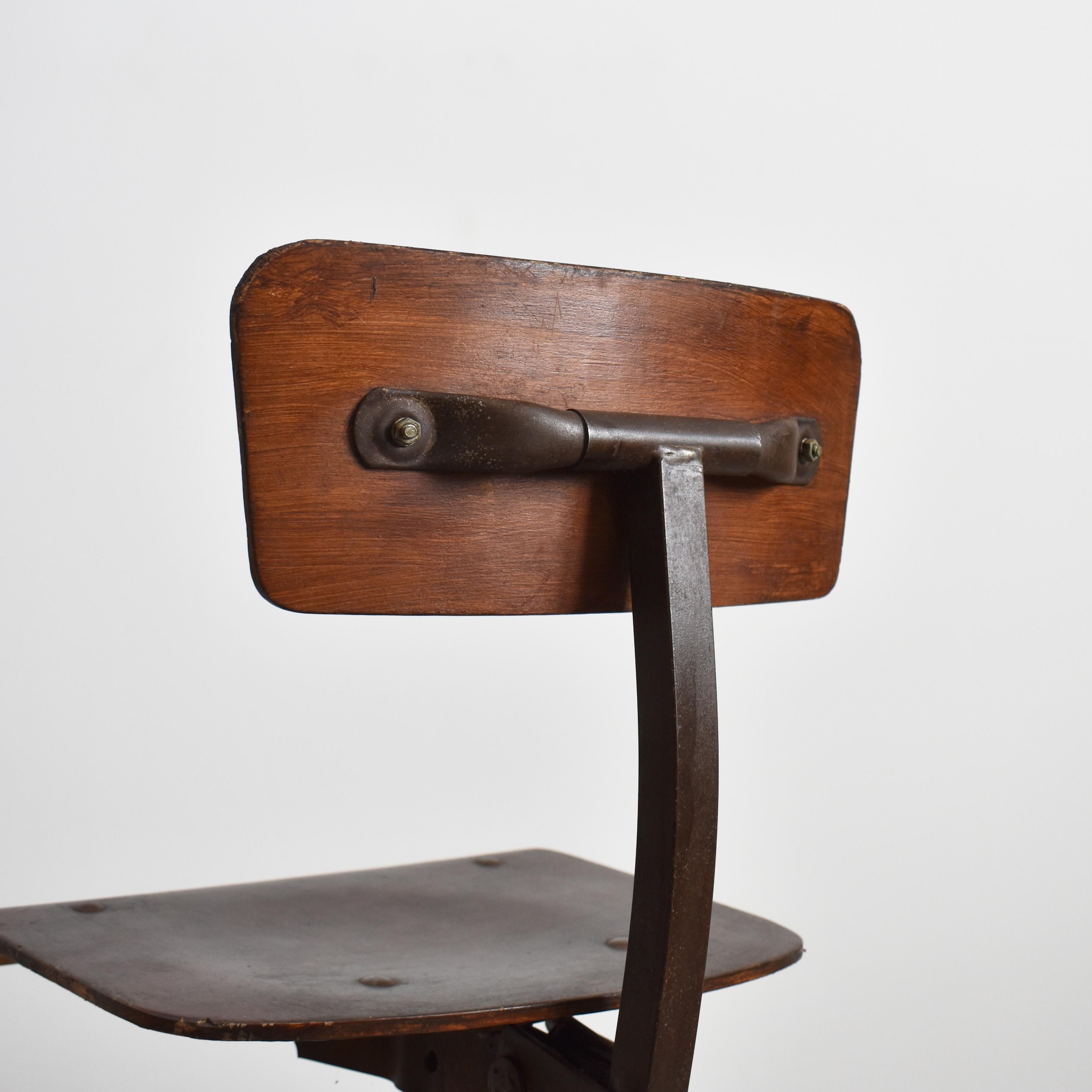 20ième siècle Original Antique Français Vintage Bienaise Draughtsman Swivel Chair en vente