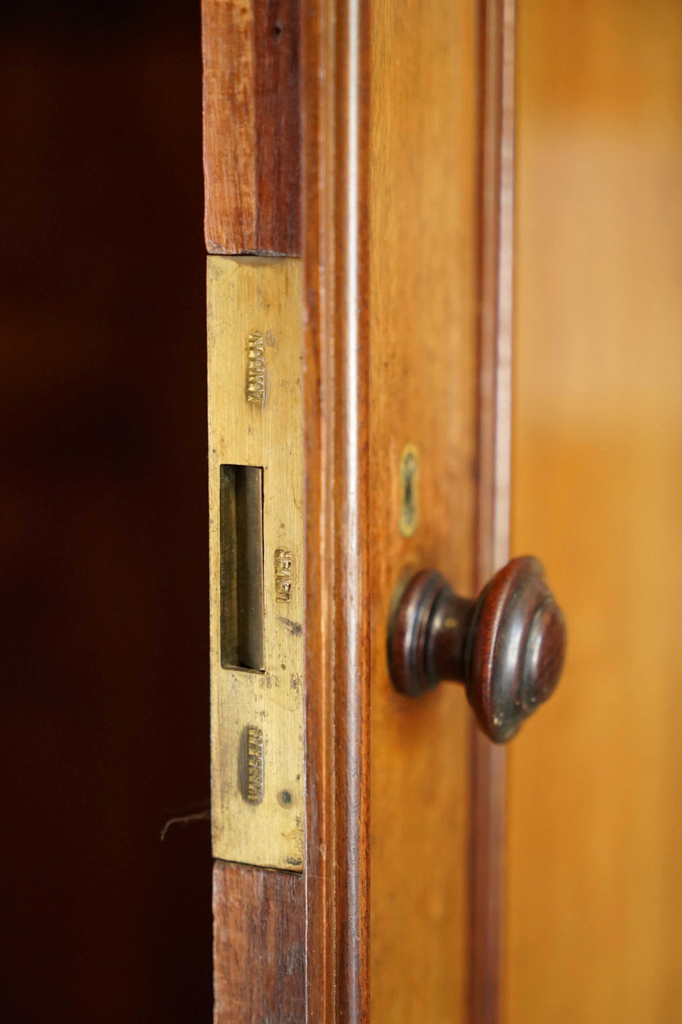 Original Antique Fully Stamped Howard & Son's Berners Street Hardwood Wardrobe For Sale 4